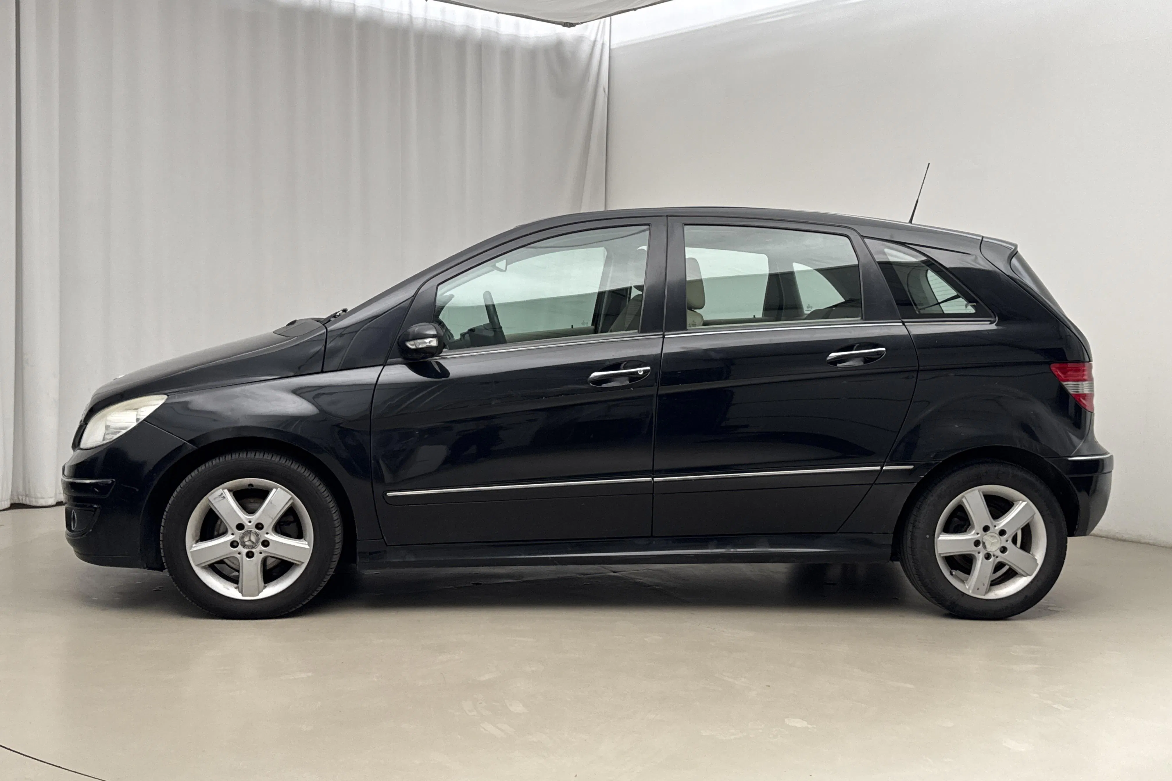 Presentationsfoto 2 av 15: Mercedes B 170 (116hk) - 17 298 mil - Automat - svart - 2008