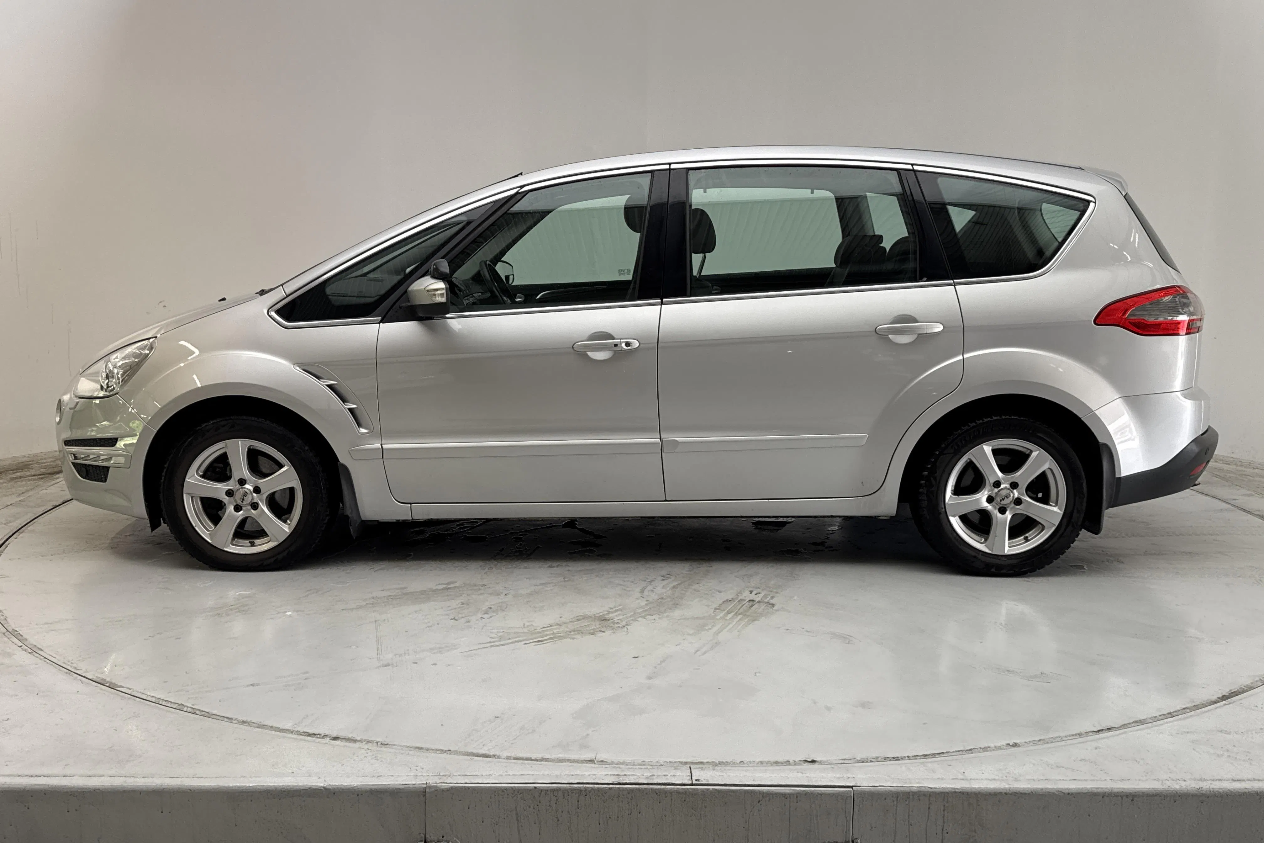 Presentation photo 2 of 14: Ford S-MAX 2.0 Duratorq TDCi (163hk) - 129 580 km - Automatic - gray - 2015