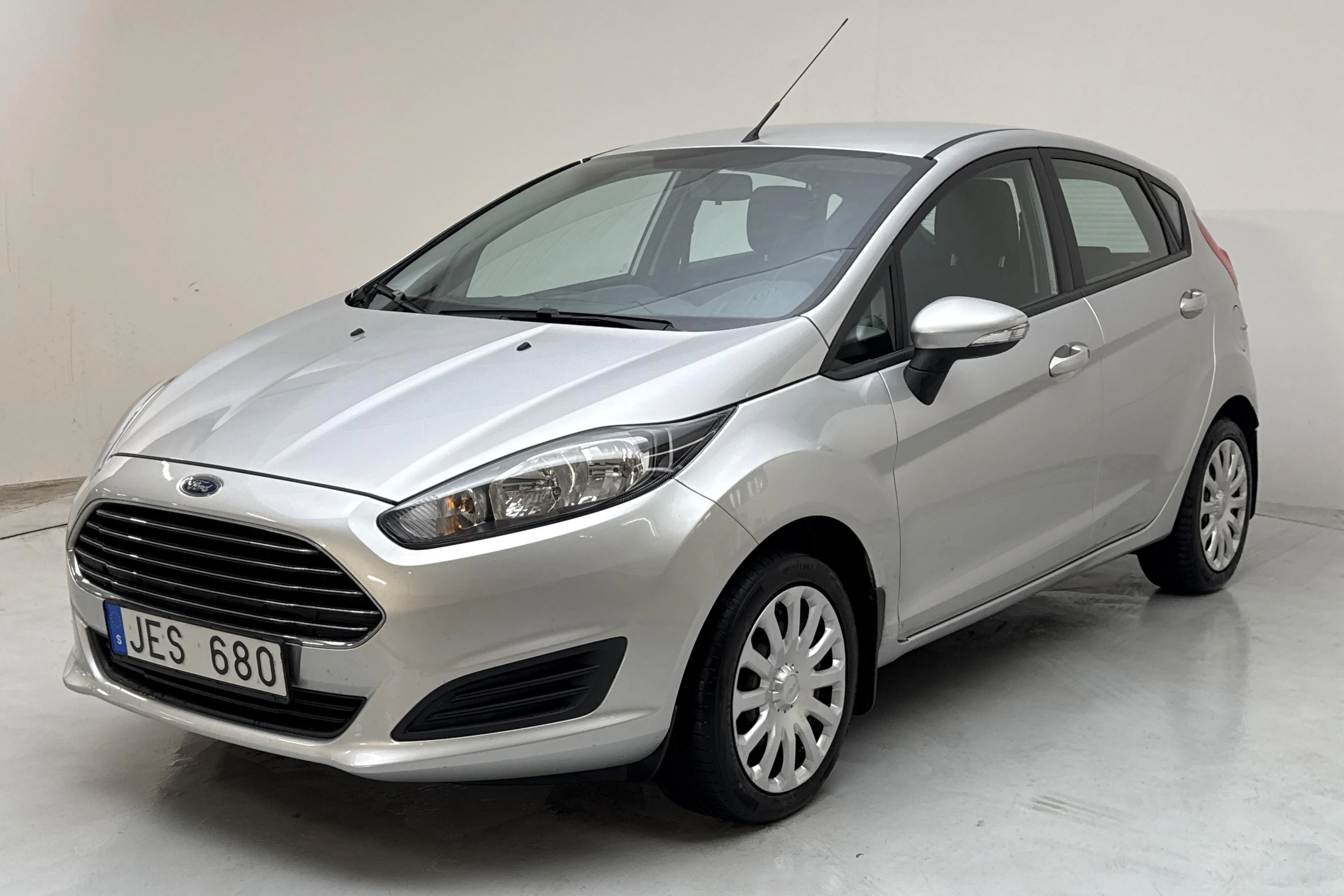 Presentation photo 1 of 12: Ford Fiesta 1.25 5dr (82hk) - 147 020 km - Manual - gray - 2013