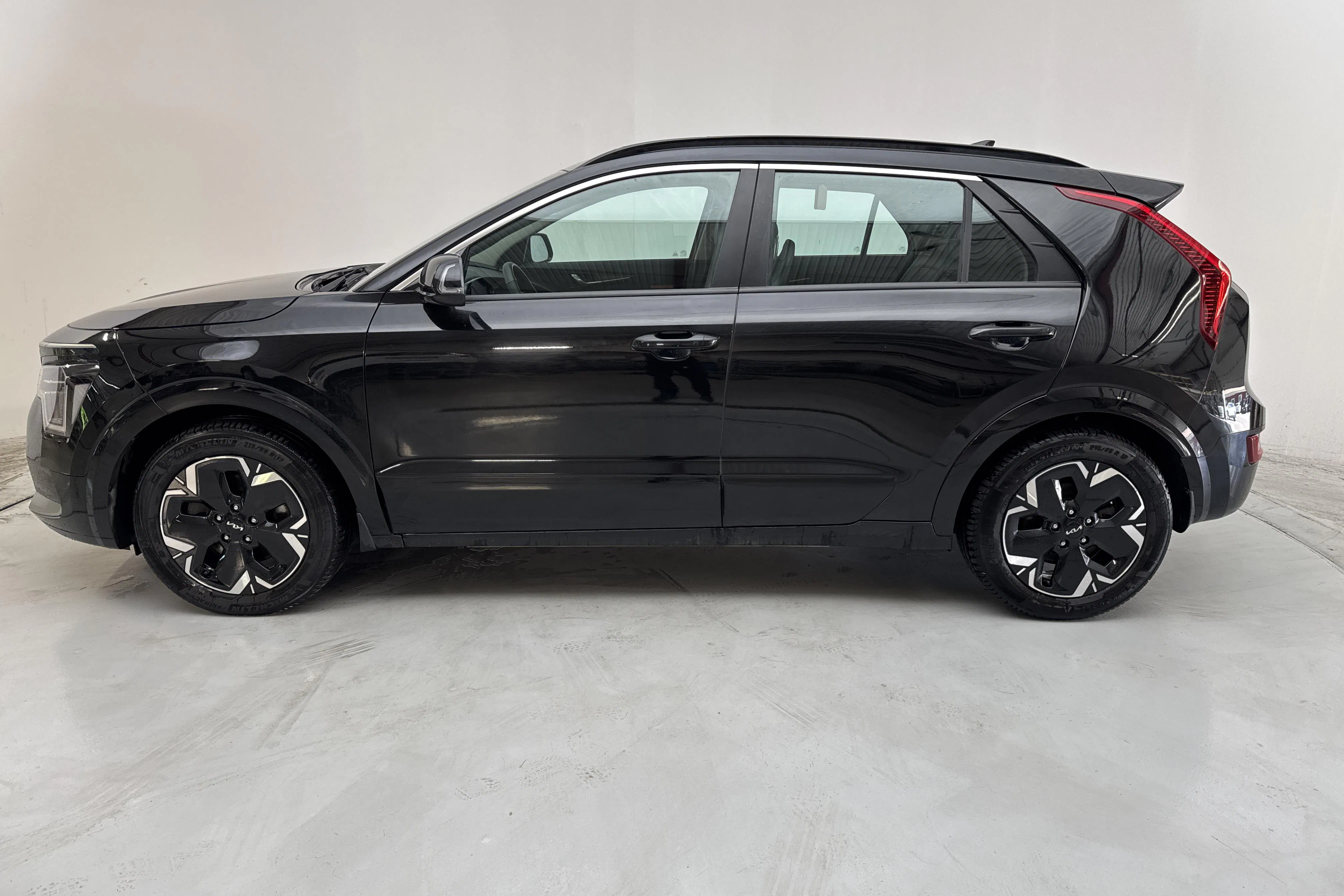 Presentation photo 2 of 15: KIA Niro EV 65kWh (204hk) - 145 270 km - Automatic - black - 2023