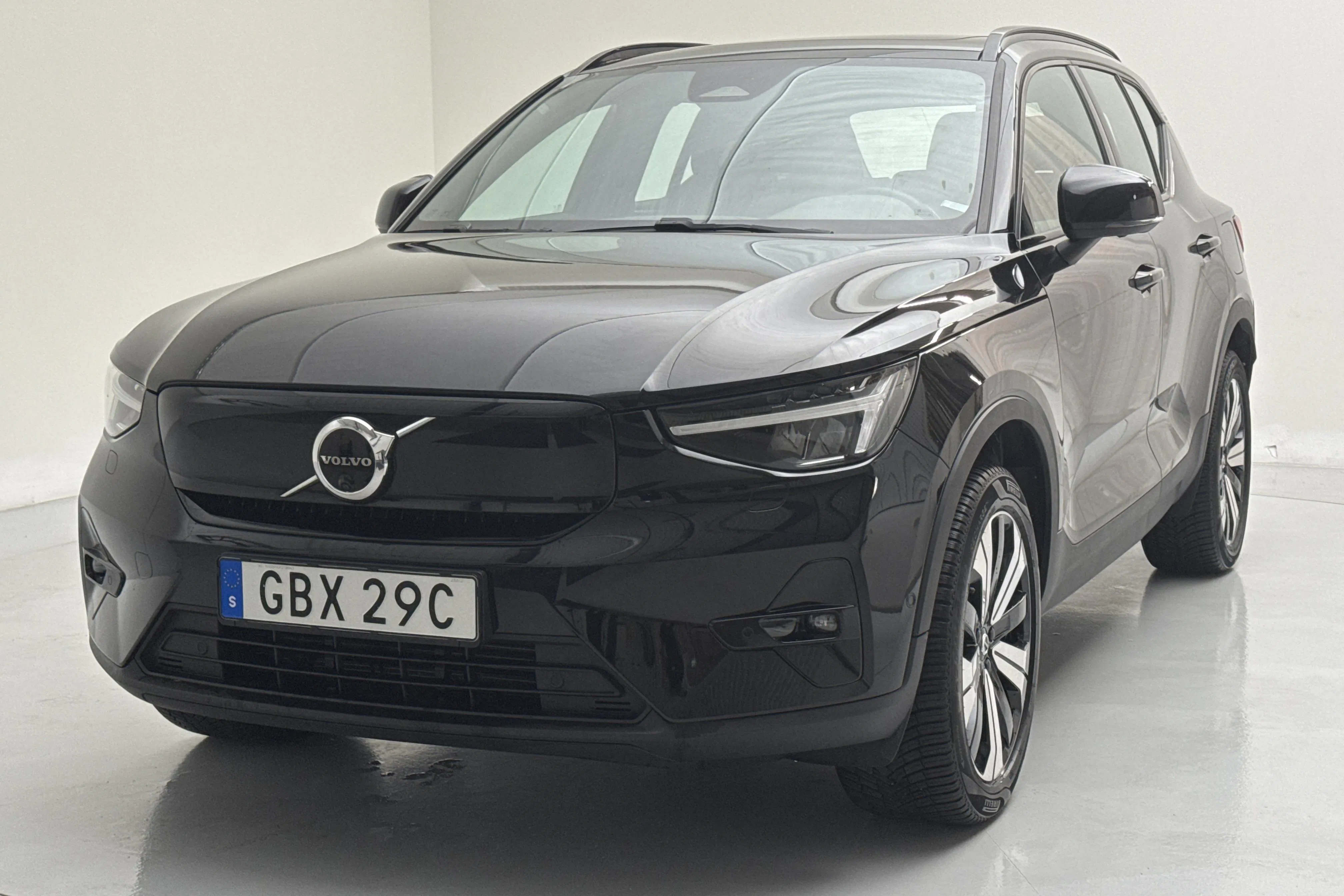 Presentation photo 1 of 19: Volvo XC40 P6 Recharge (231hk) - 3 964 Scandinavian mile - Automatic - black - 2023
