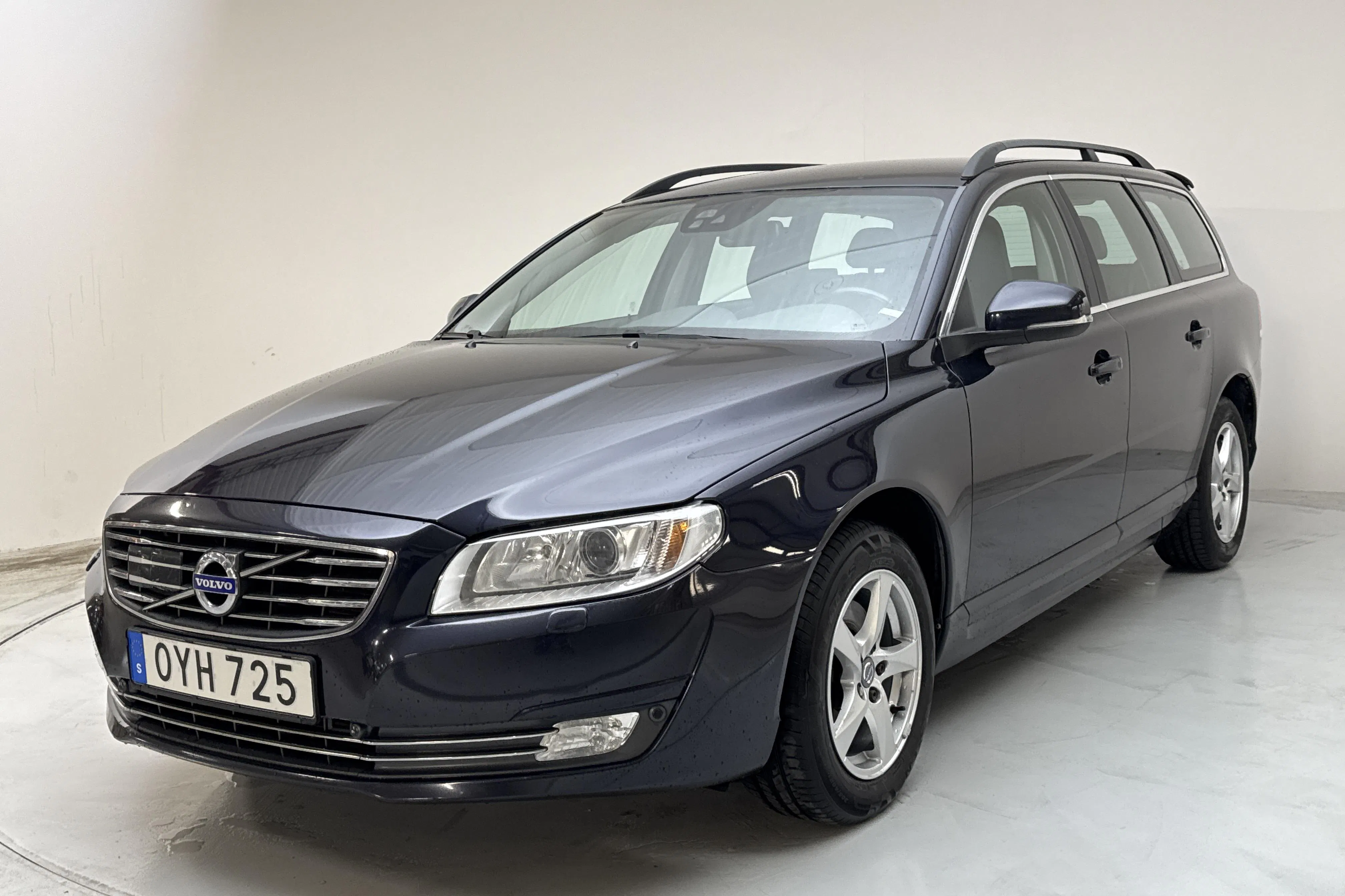 Presentationsfoto 1 av 15: Volvo V70 II D3 (150hk) - 18 567 mil - Automat - Mörkblå - 2016