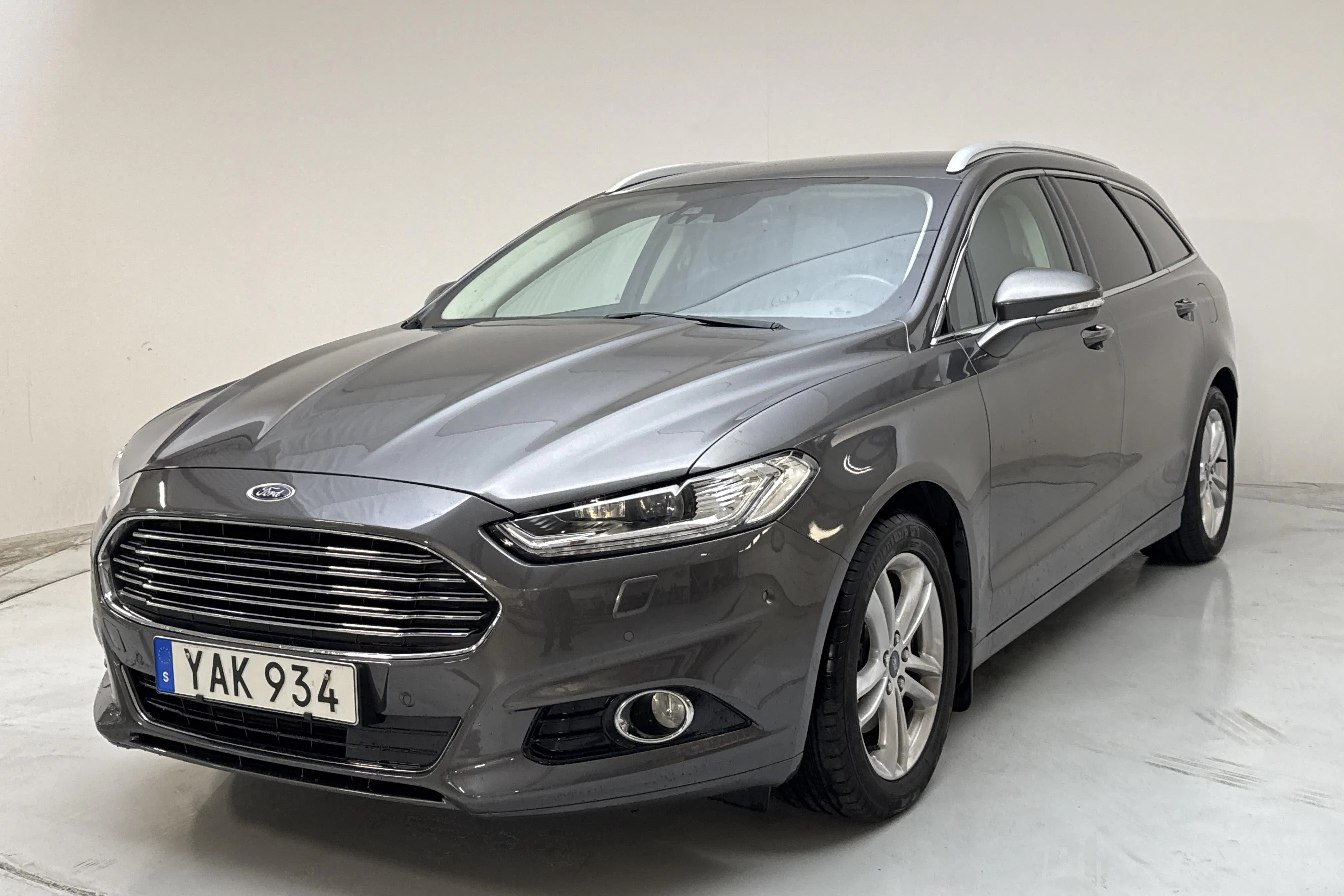 Presentationsfoto 1 av 16: Ford Mondeo 2.0 TDCi AWD Kombi (180hk) - 10 533 mil - Automat - grå - 2015