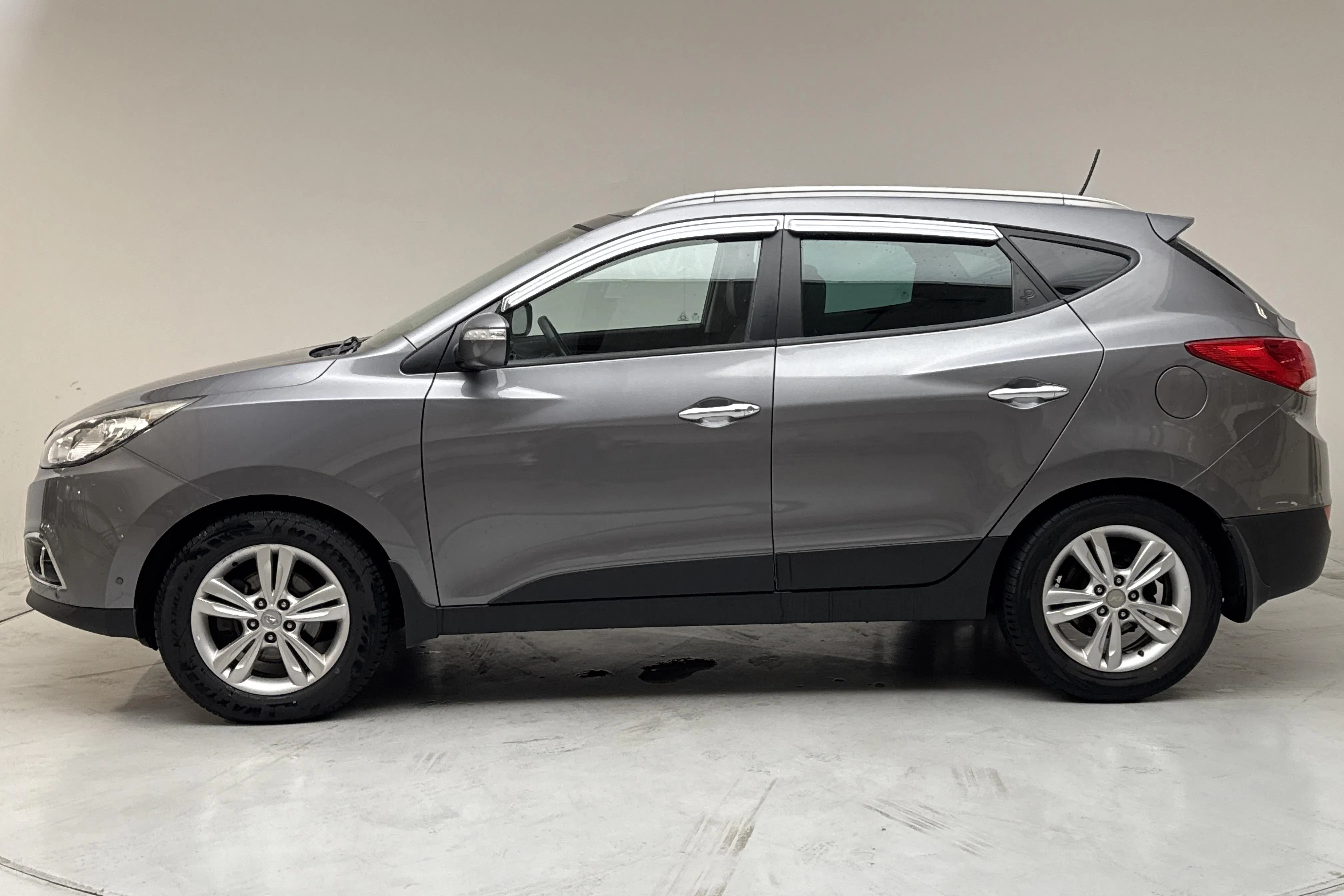 Presentationsfoto 2 av 15: Hyundai ix35 2.0 CRDi-R 4WD (184hk) - 21 004 mil - Automat - grå - 2012