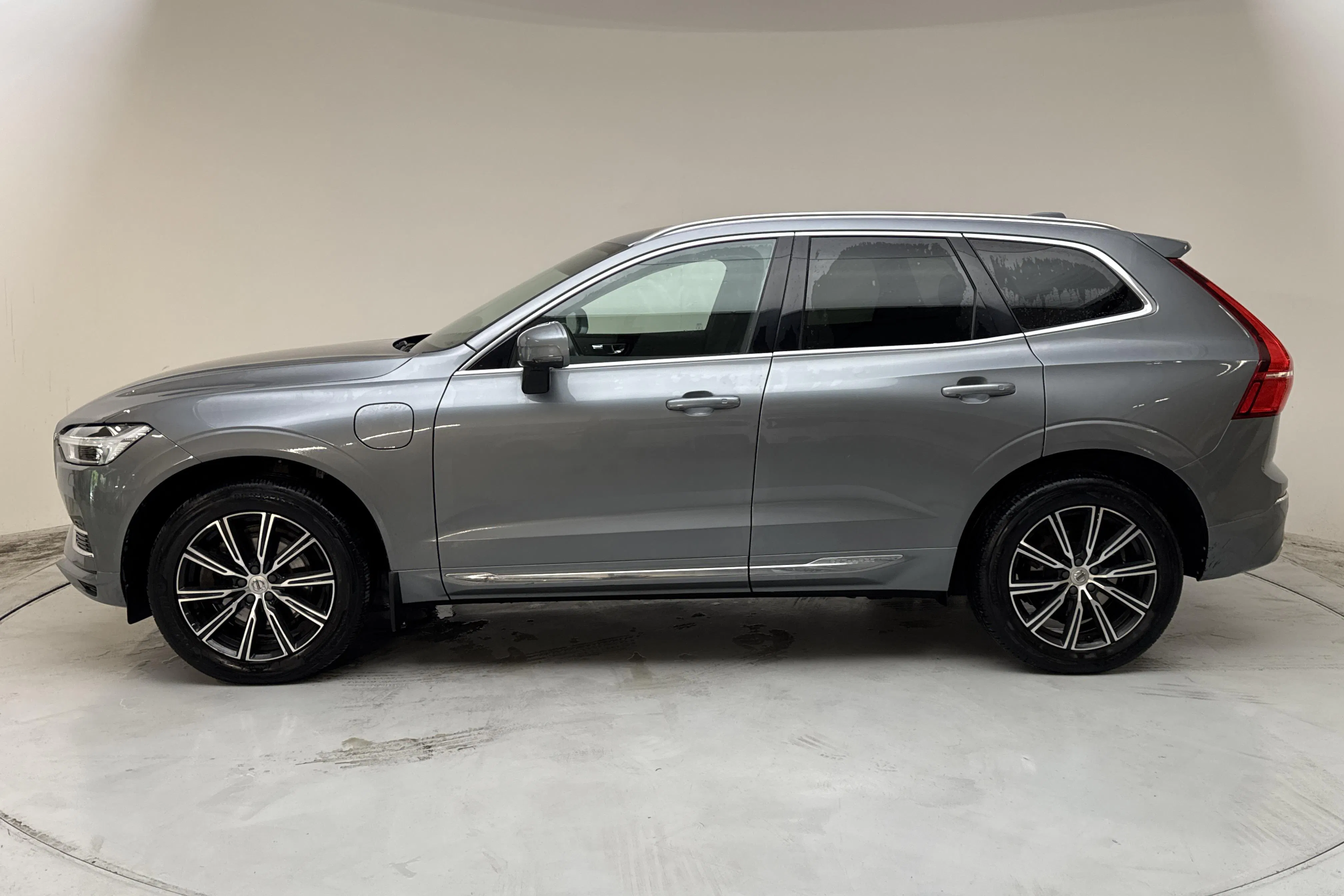 Presentation photo 2 of 17: Volvo XC60 T6 AWD Recharge (340hk) - 139 830 km - Automatic - gray - 2021