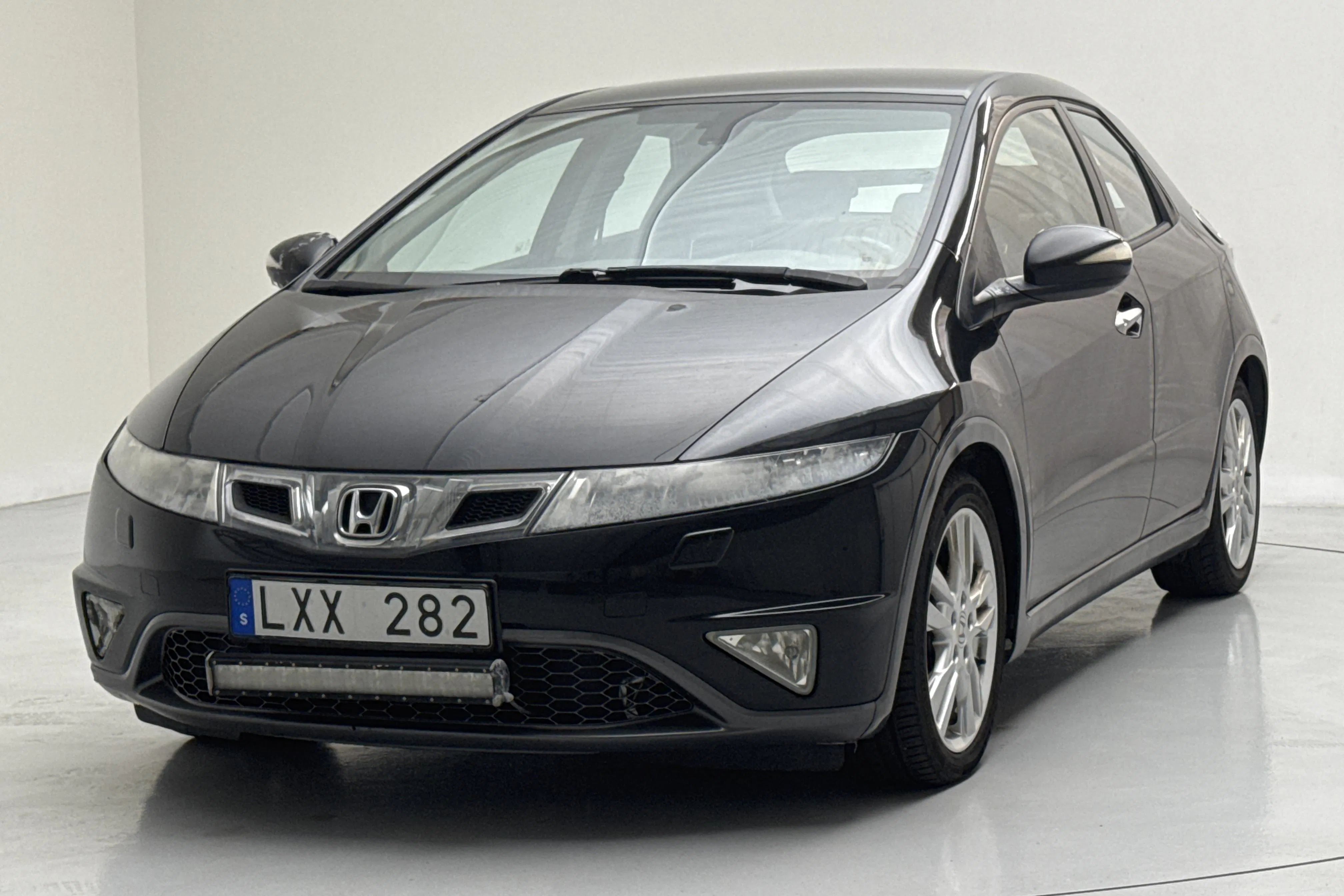 Presentationsfoto 1 av 12: Honda Civic 1.8 5dr (140hk) - 20 451 mil - Manuell - svart - 2010