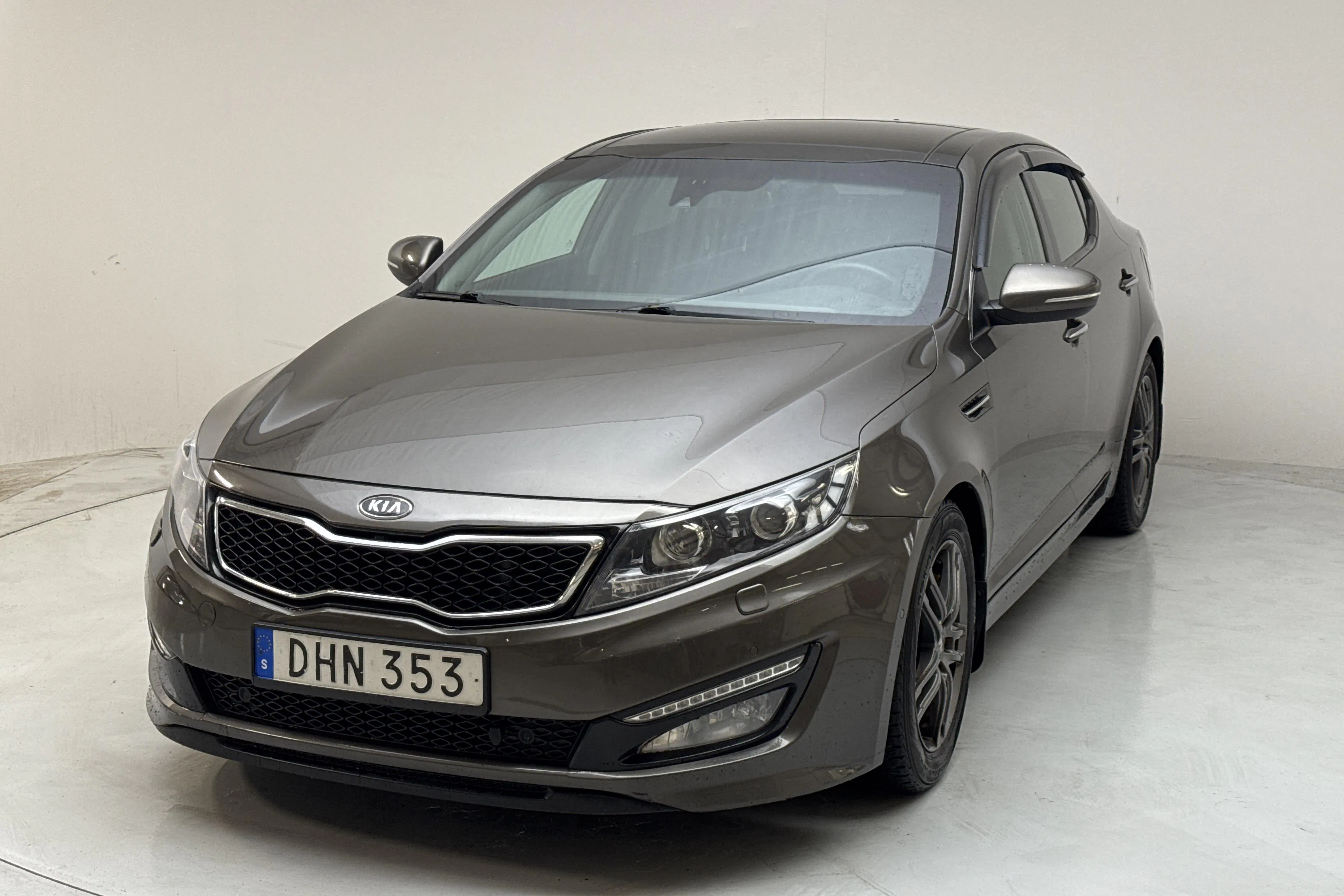 Presentationsfoto 1 av 14: KIA Optima 1.7 CRDi (136hk) - 22 650 mil - Automat - Ljusbrun - 2012