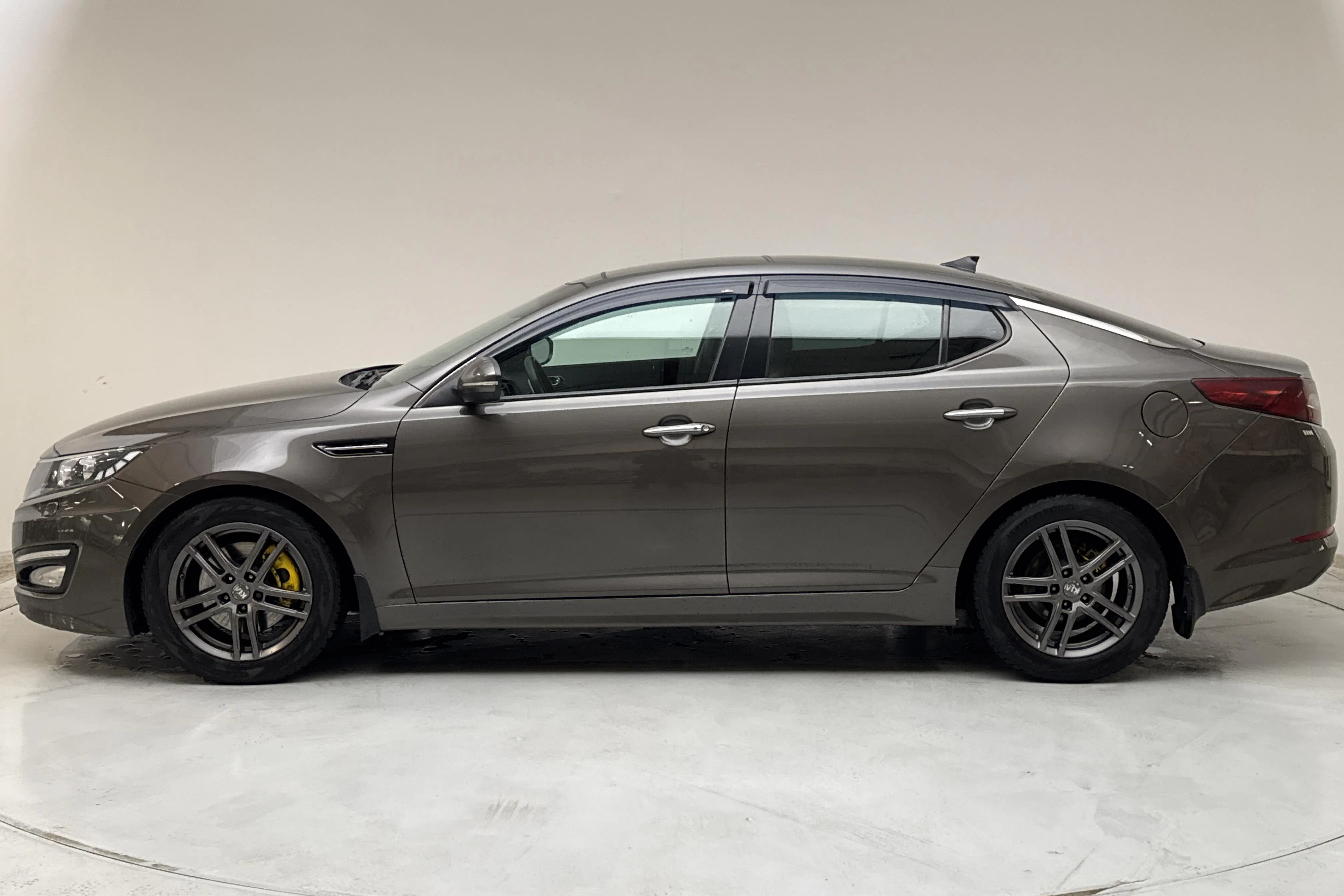 Presentationsfoto 2 av 14: KIA Optima 1.7 CRDi (136hk) - 22 650 mil - Automat - Ljusbrun - 2012