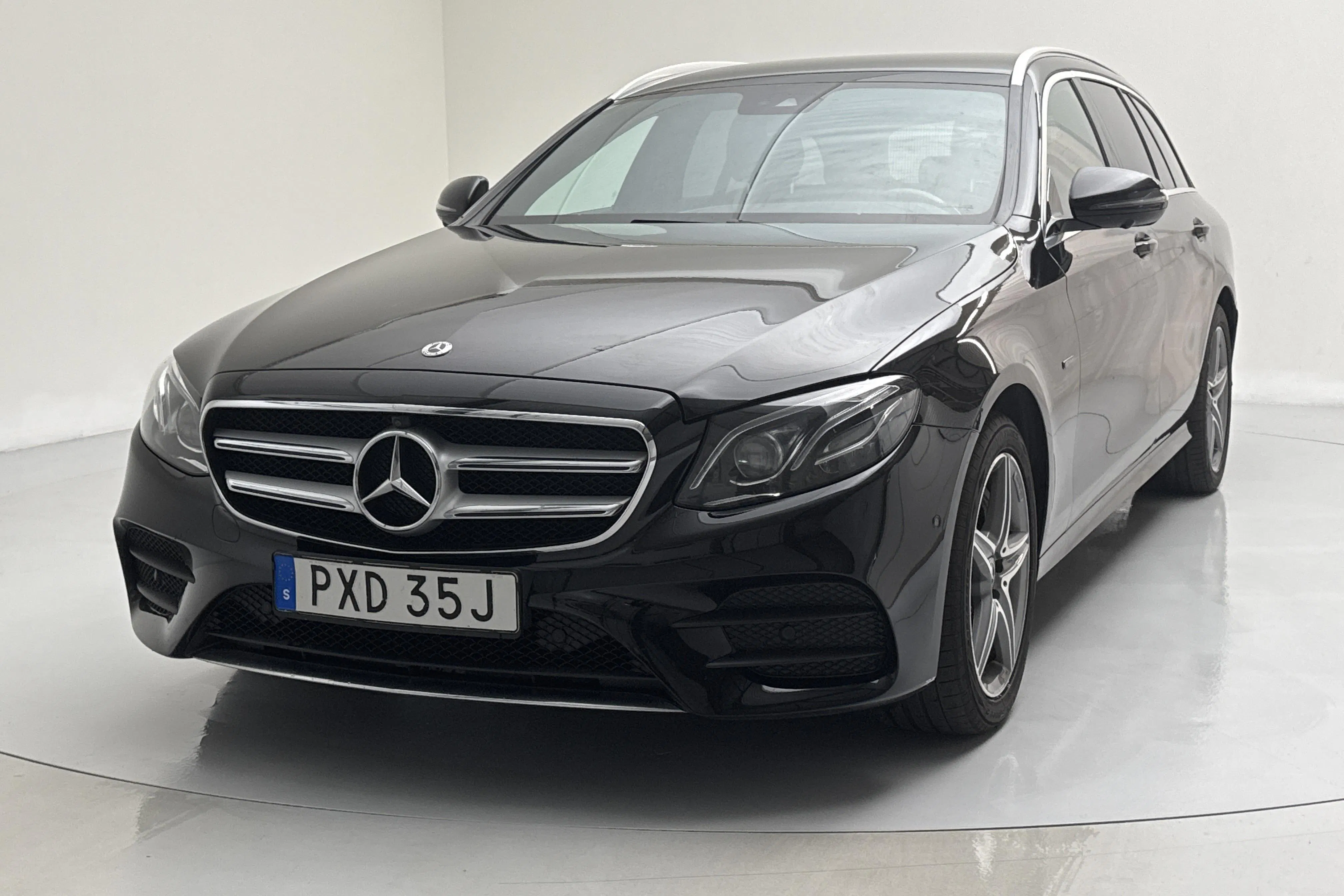 Presentation photo 1 of 20: Mercedes E 300 de Kombi S213 (316hk) - 134 370 km - Automatic - black - 2020