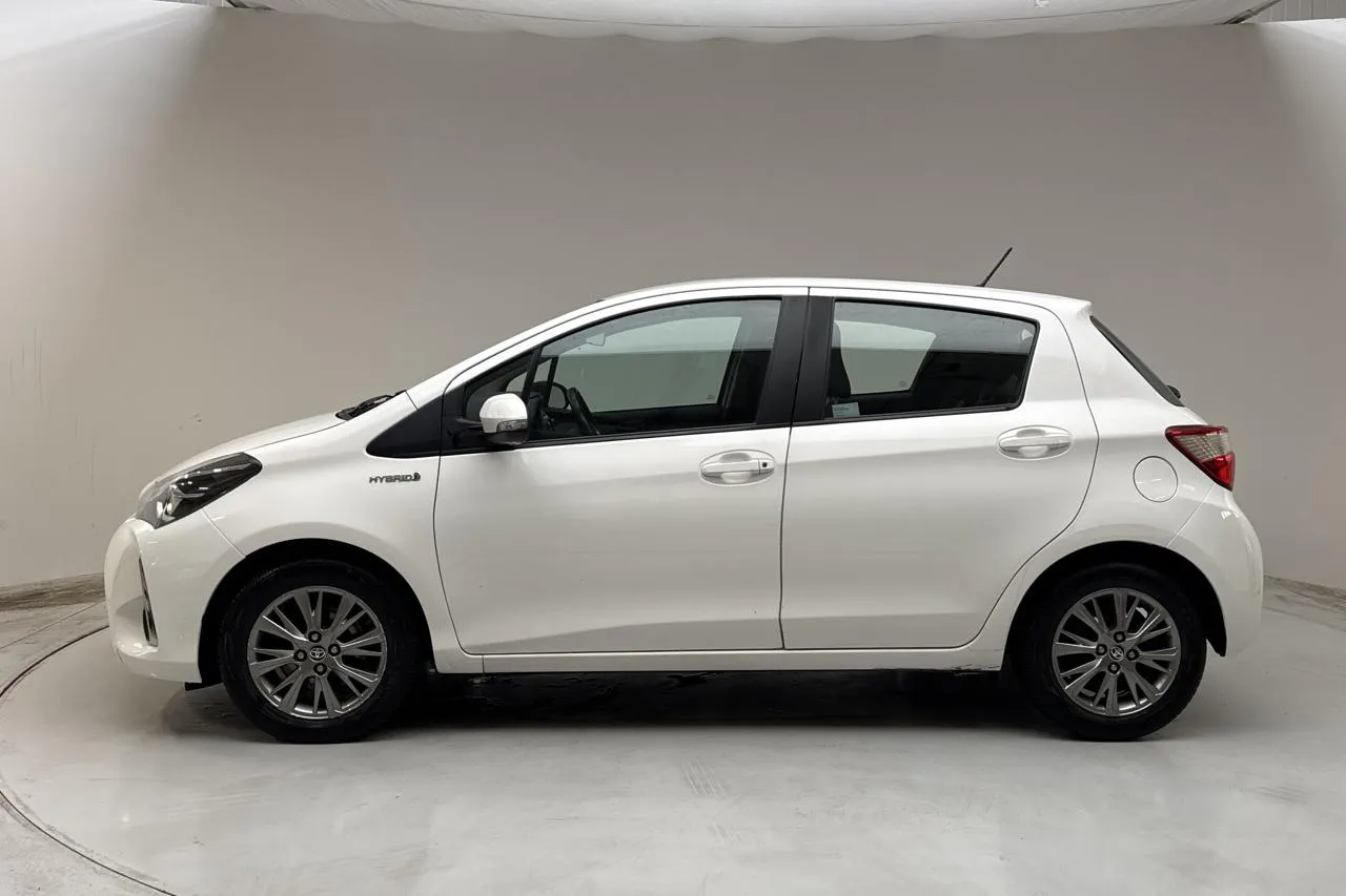 Presentationsfoto 2 av 13: Toyota Yaris 1.5 Hybrid 5dr (101hk) - 11 015 mil - Automat - vit - 2019