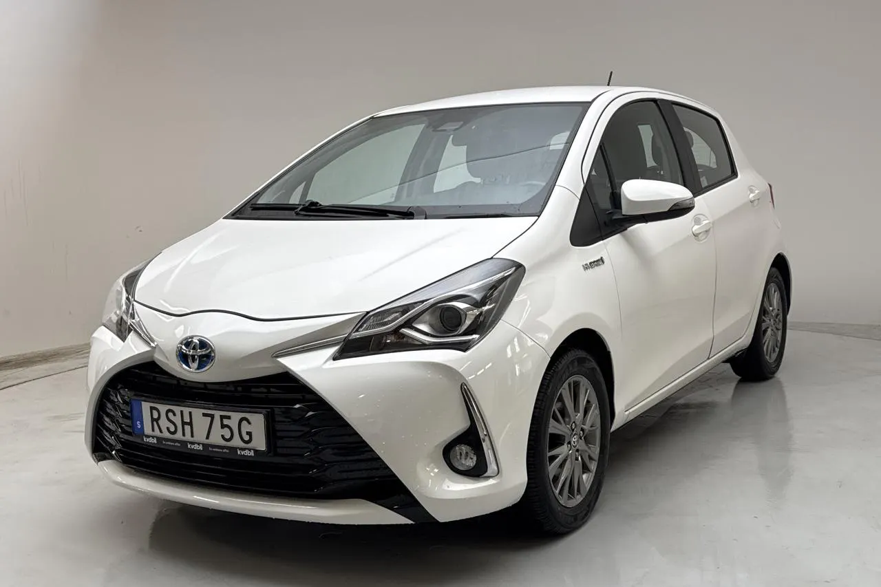 Presentationsfoto 1 av 13: Toyota Yaris 1.5 Hybrid 5dr (101hk) - 11 015 mil - Automat - vit - 2019