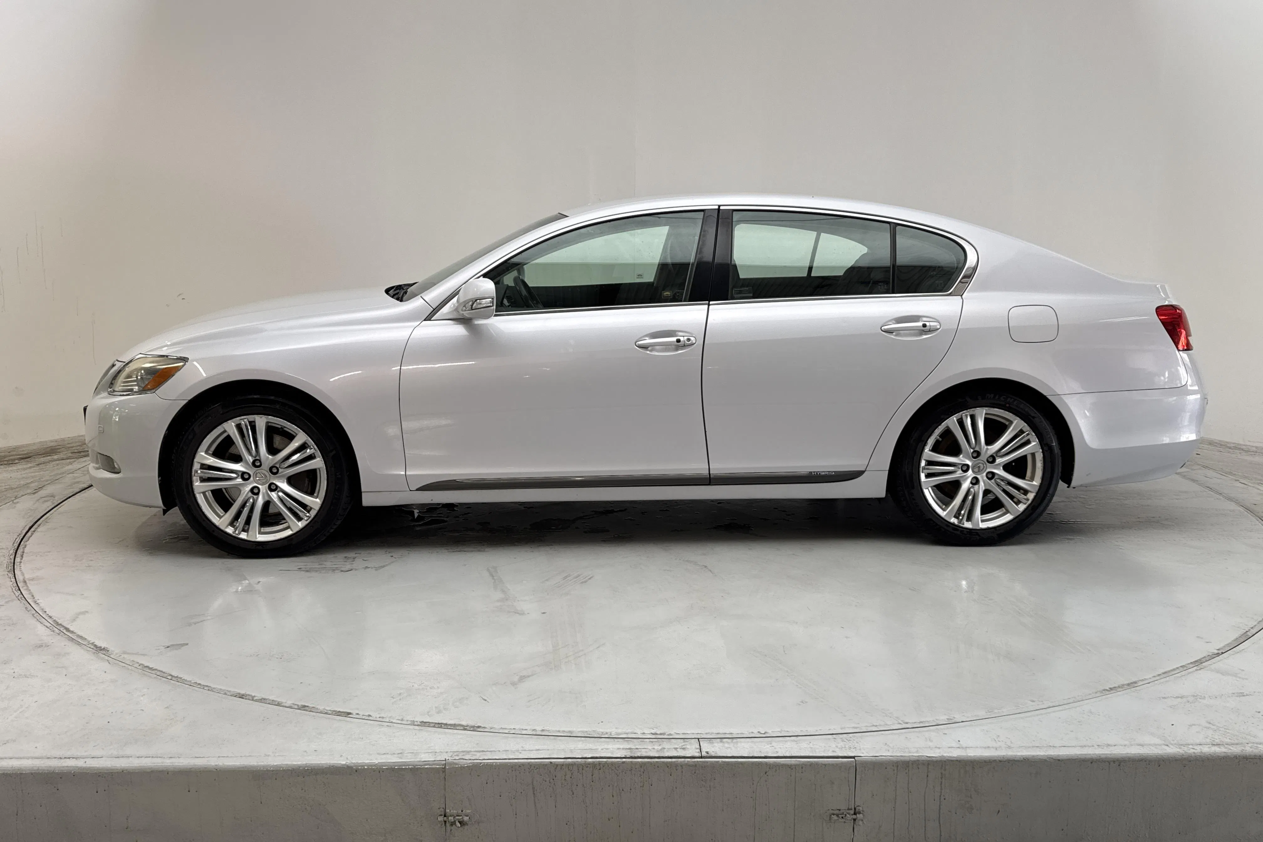 Presentationsfoto 2 av 13: Lexus GS 450h (345hk) - 18 369 mil - Automat - grå - 2009