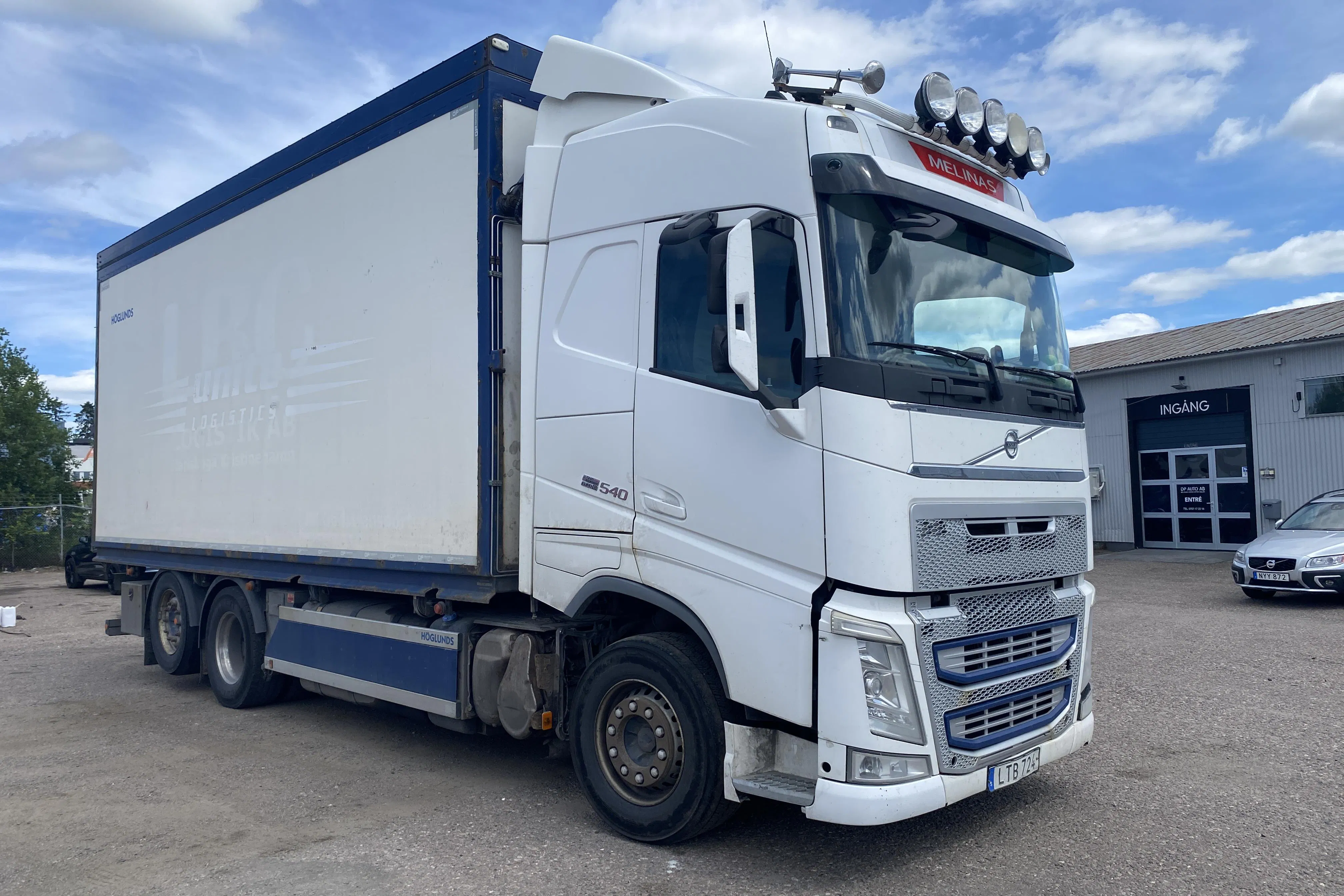 Presentation photo 2 of 54: VOLVO FH 6X2 - 1 513 382 km - Automatic - white - 2015