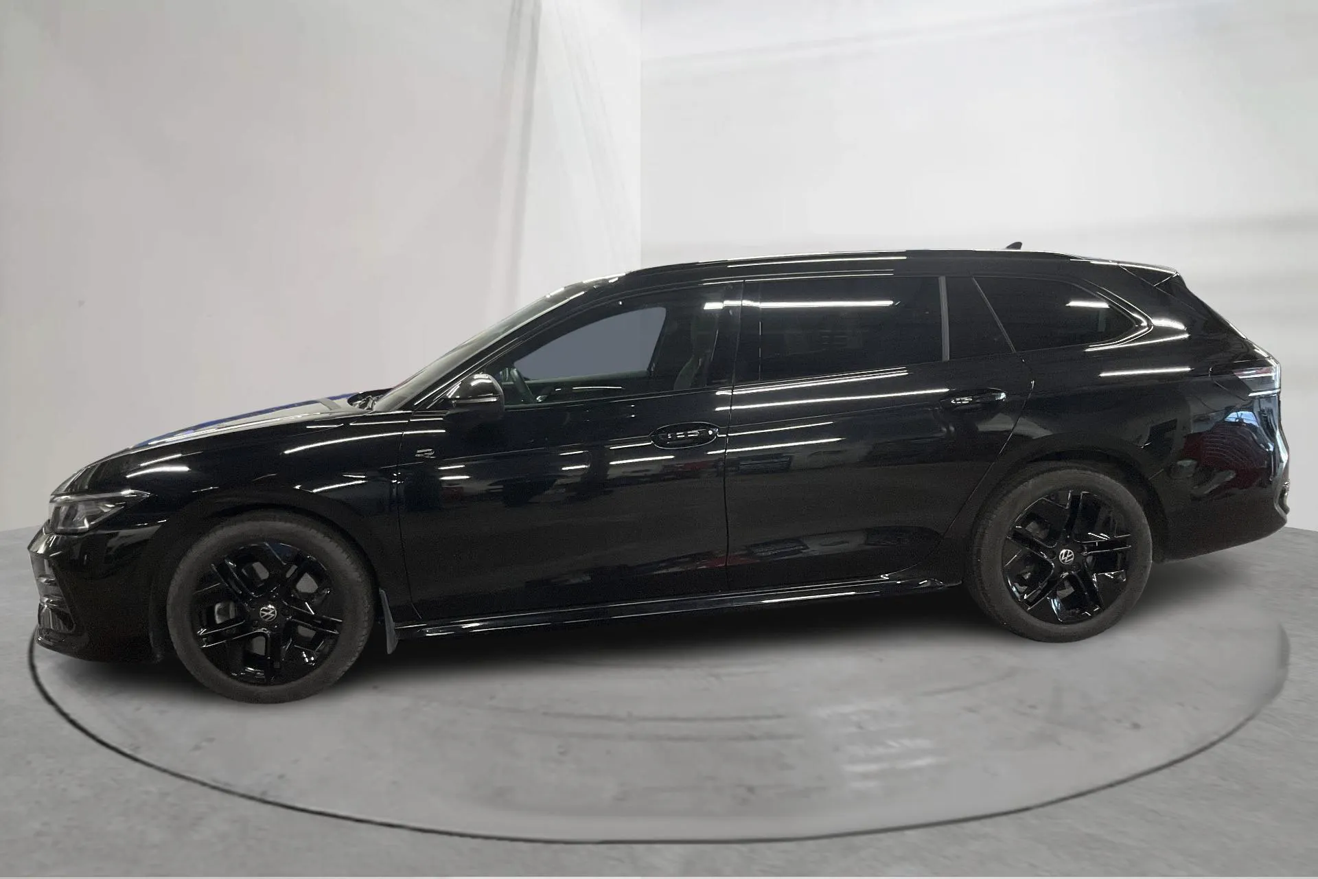 Presentation photo 2 of 18: VW Passat 2.0 TDI Sportscombi 4Motion (193hk) - 52 550 km - Automatic - black - 2025