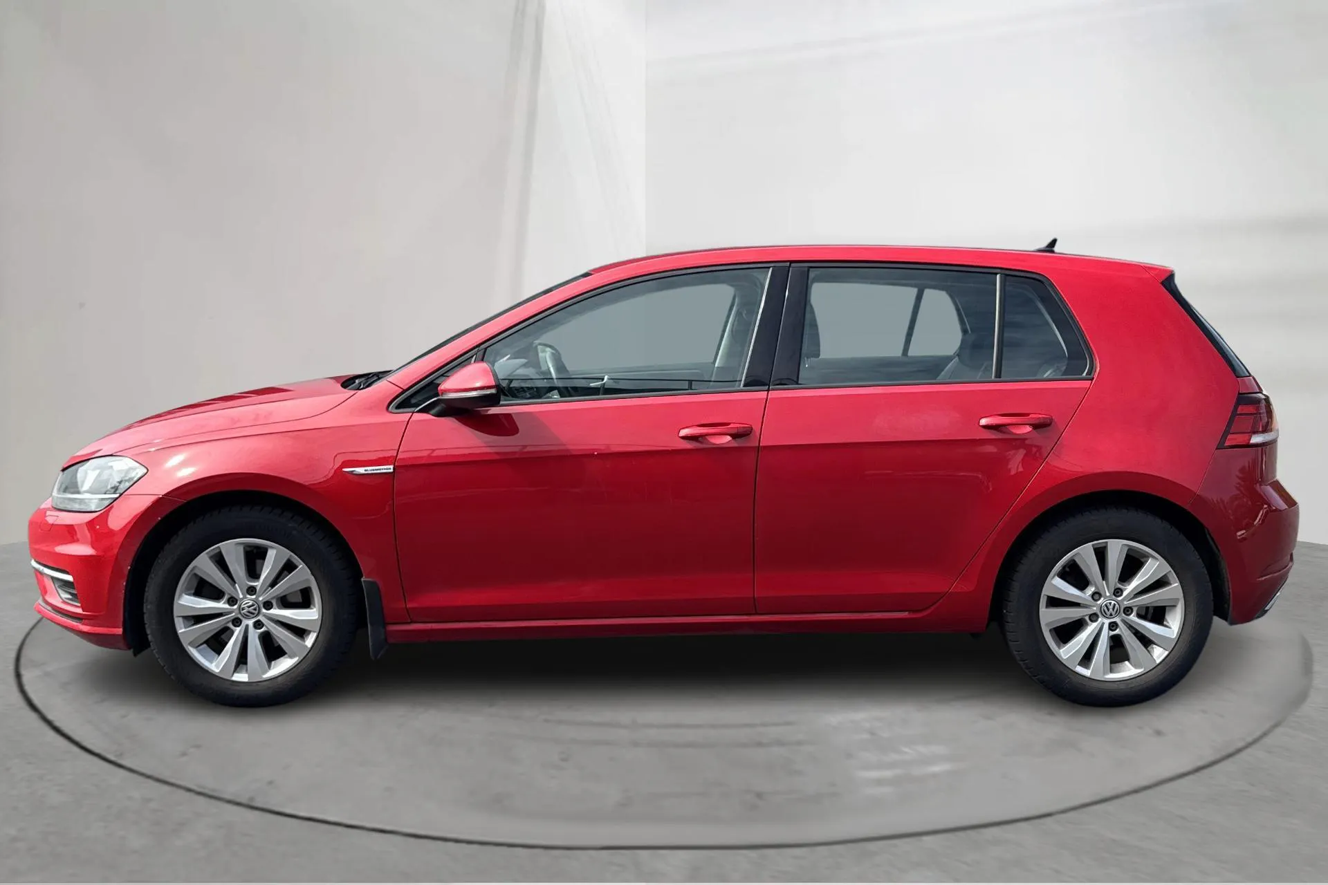 Presentationsfoto 2 av 14: VW Golf VII 1.5 TGI 5dr (130hk) - 9 177 mil - Manuell - röd - 2019