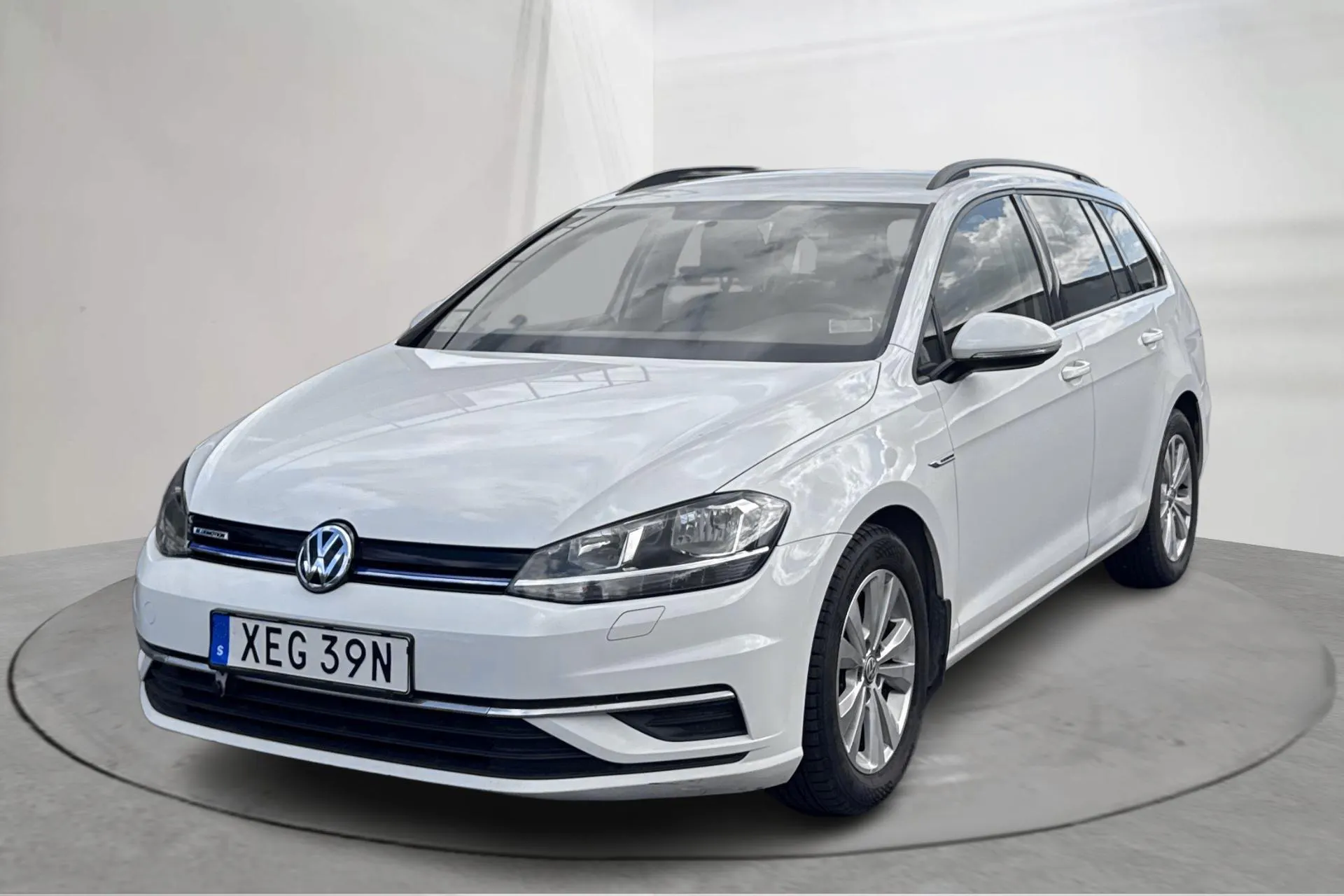 Esitlusfoto 1 aadressil 14: VW Golf VII 1.5 TGI Sportscombi (130hk) - 138 410 km - Automaatne - valge - 2020