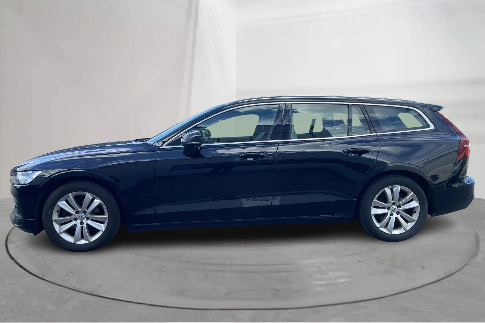 Presentation photo 2 of 13: Volvo V60 D3 (150hk) - 120 650 km - Automatic - black - 2020