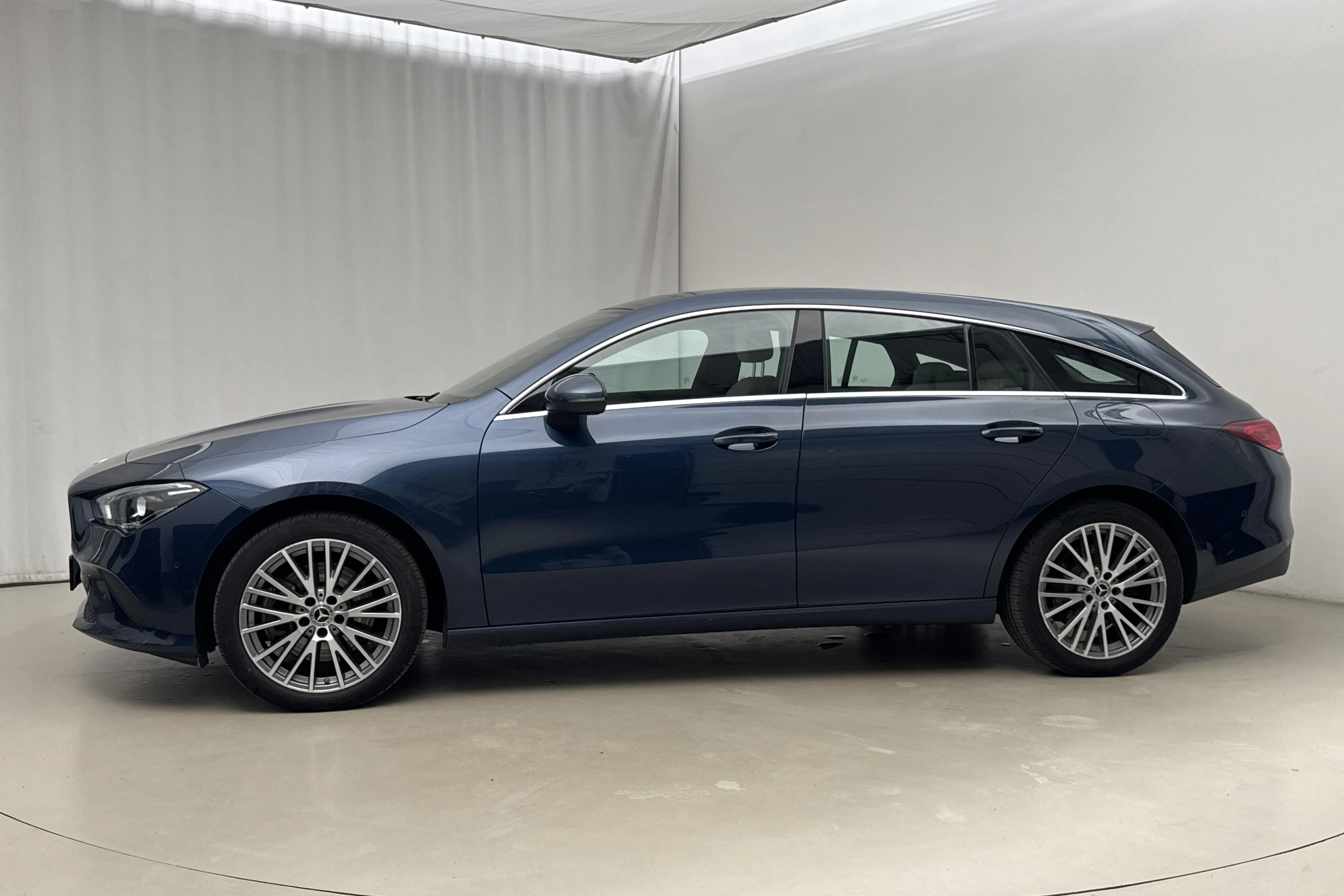 Presentationsfoto 2 av 23: Mercedes CLA 250 e Shooting Brake X118 (218hk) - 8 134 mil - Automat - blå - 2023