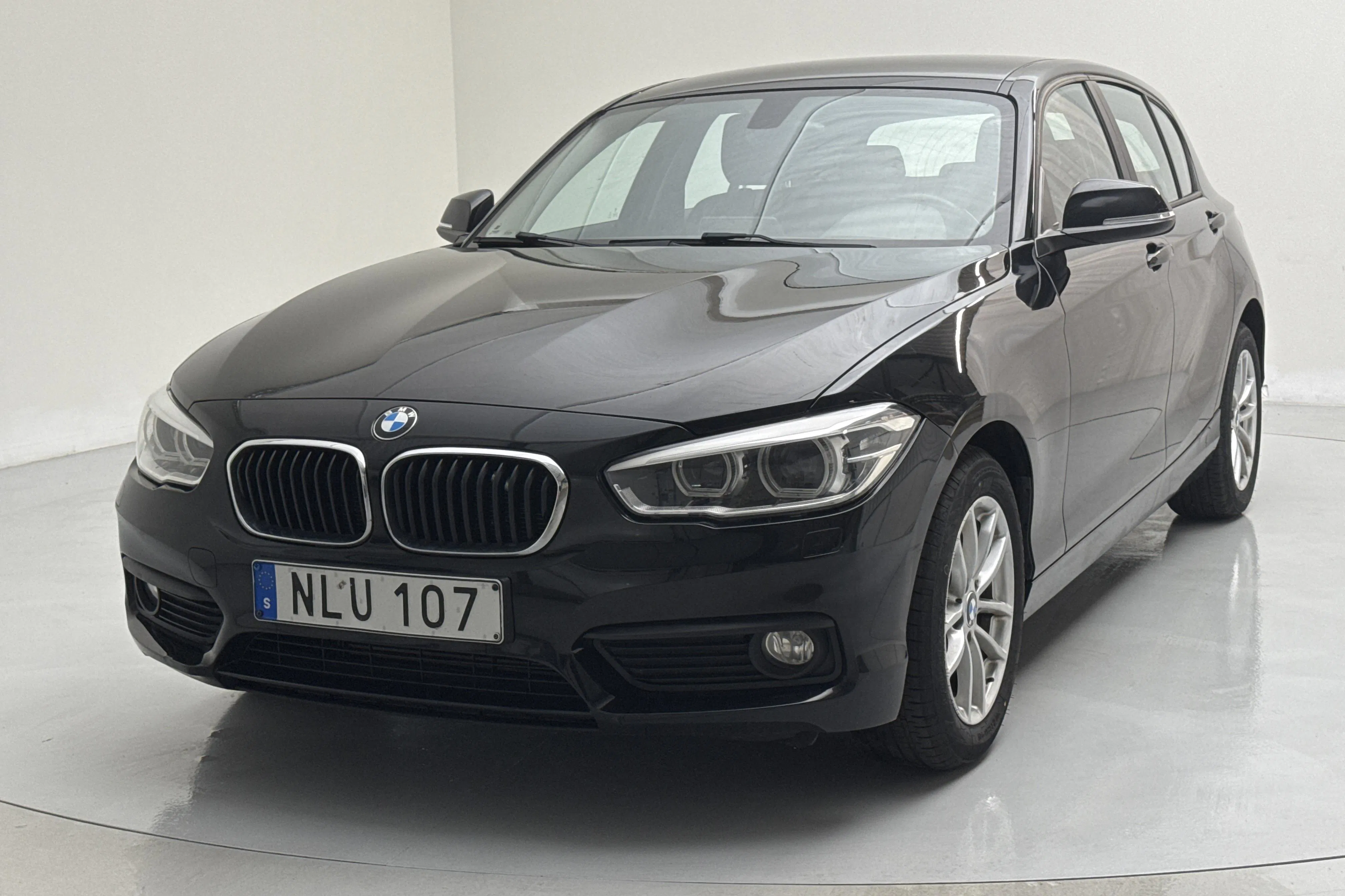 Presentationsfoto 1 av 12: BMW 116d 5dr, F20 (116hk) - 11 797 mil - Automat - svart - 2016