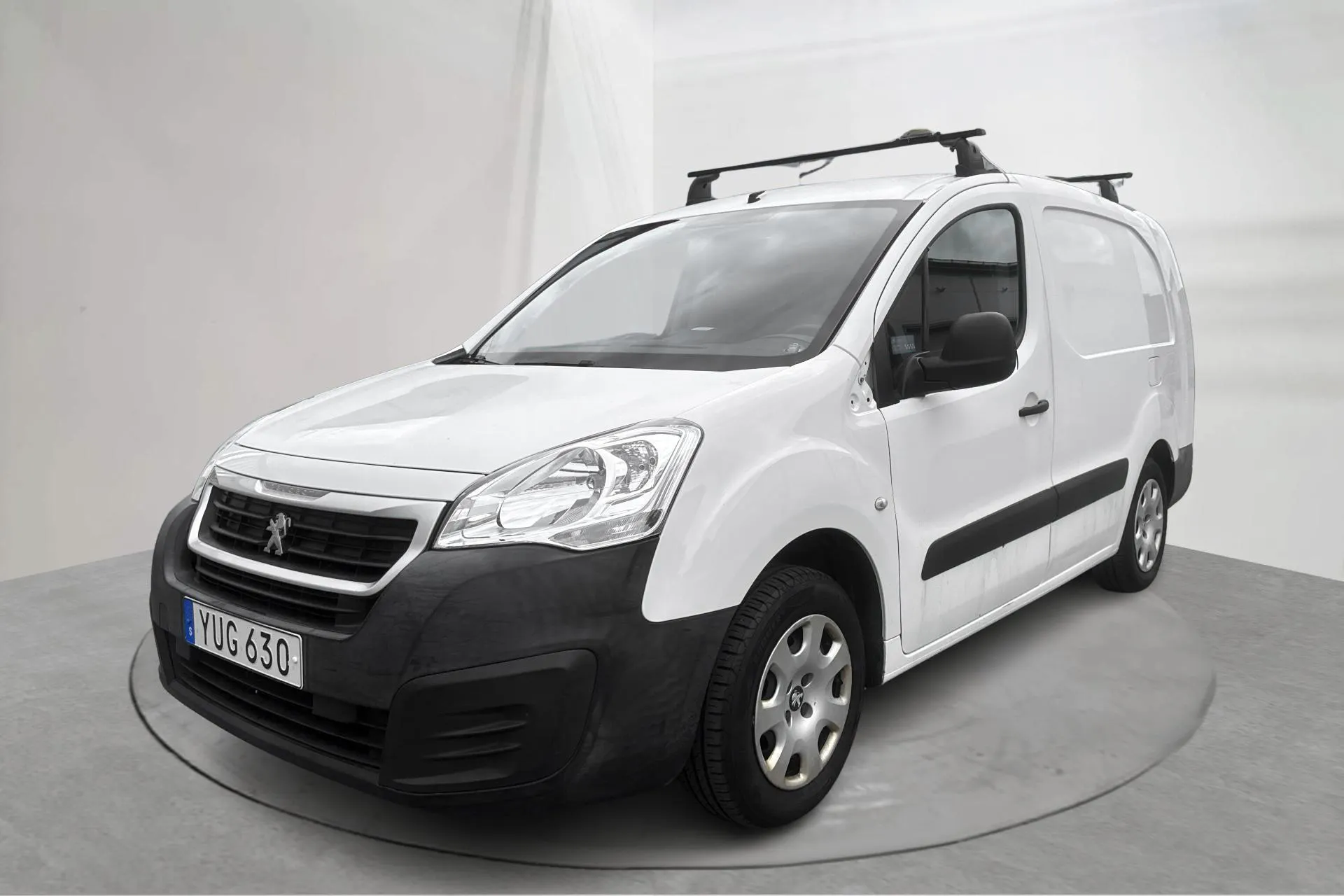 Presentationsfoto 1 av 14: Peugeot Partner 1.6 BlueHDI Skåp (100hk) - 7 667 mil - Manuell - vit - 2017