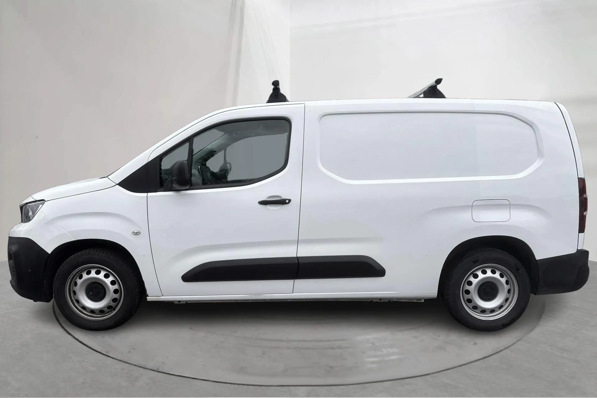 Presentationsfoto 2 av 12: Peugeot Partner 1.5 HDI Skåp (100hk) - 6 500 mil - Manuell - vit - 2019