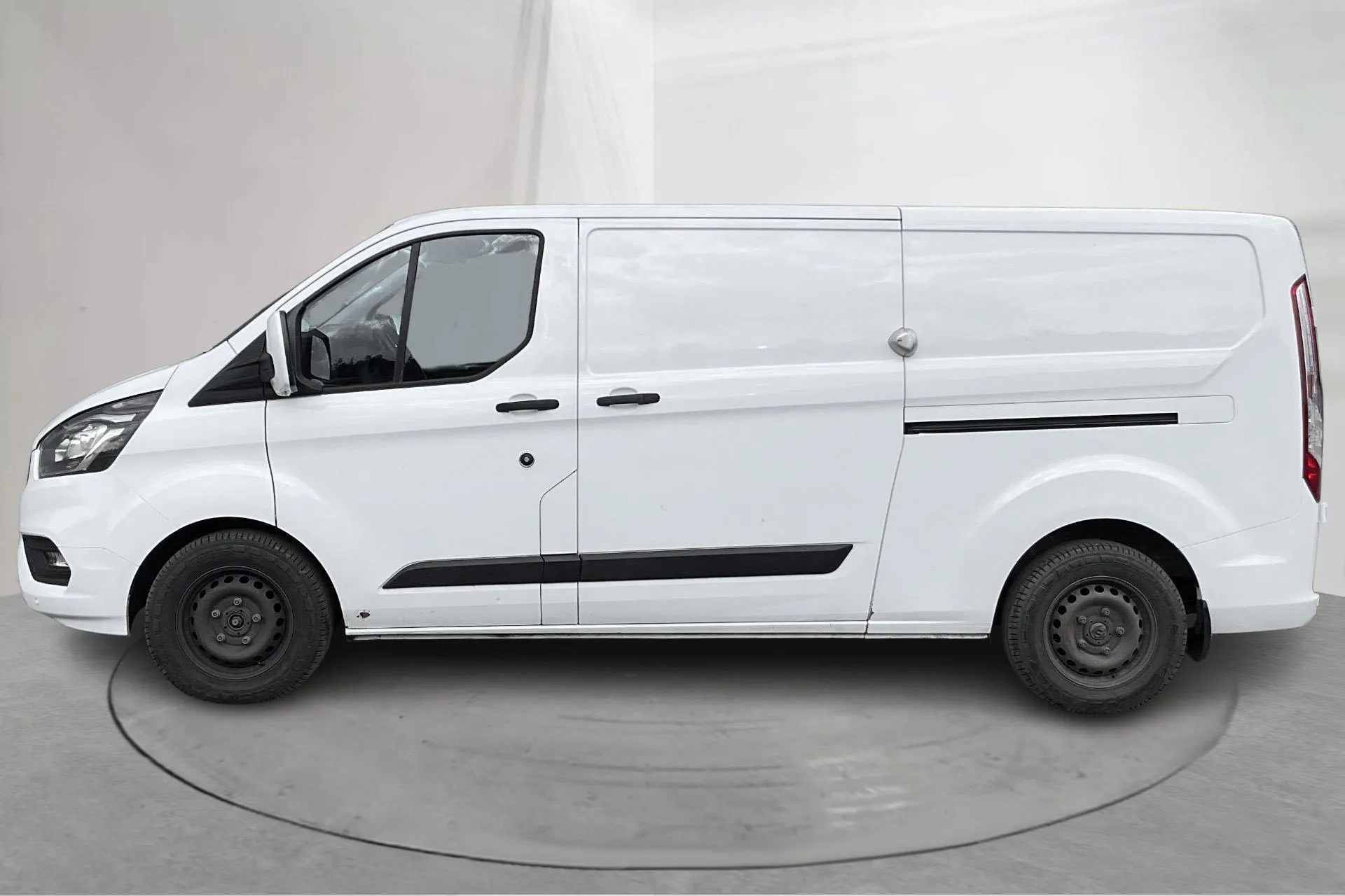 Presentationsfoto 2 av 17: Ford Transit Custom 300 (130hk) - 17 702 mil - Automat - vit - 2023