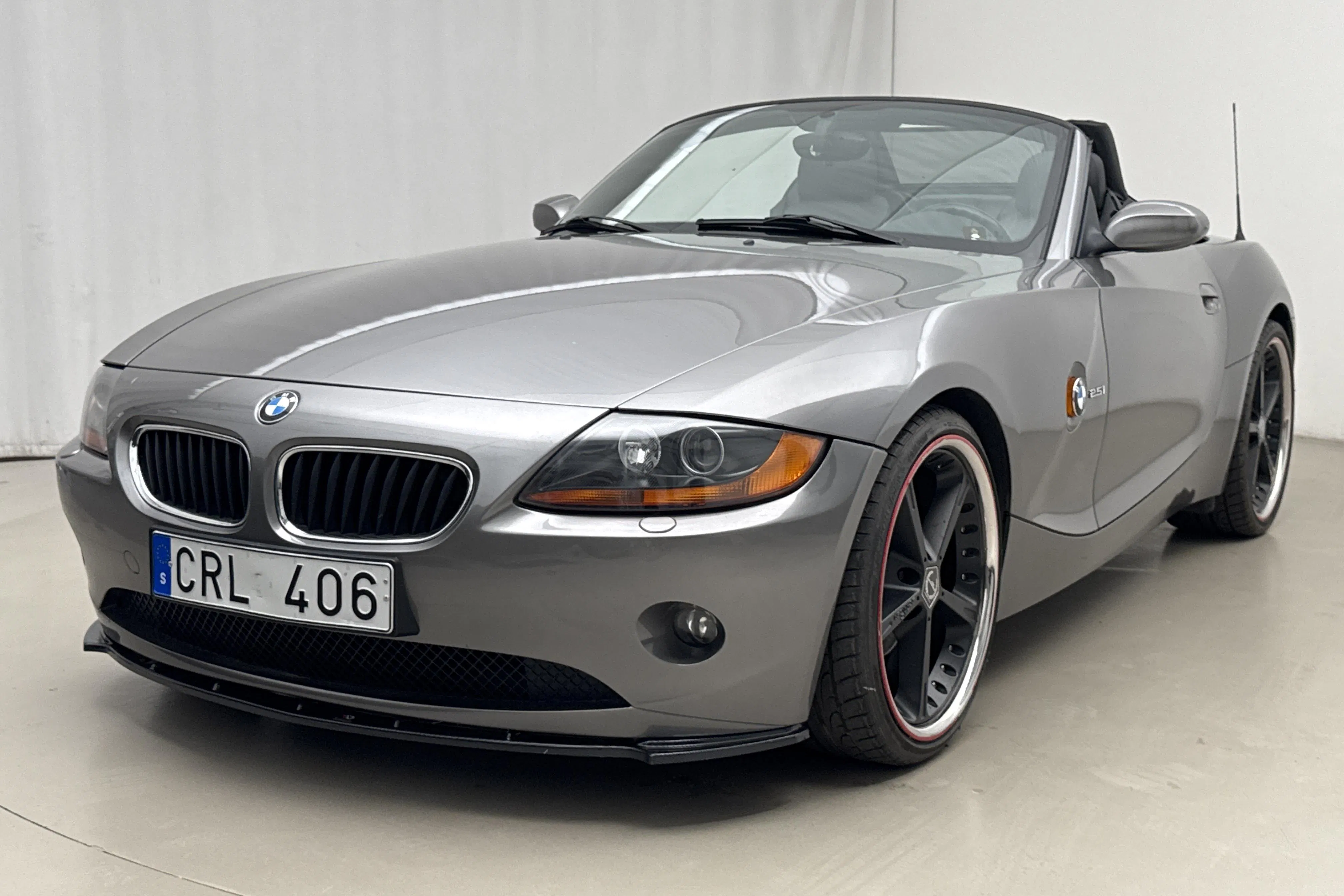 Presentationsfoto 1 av 19: BMW Z4 2.5i Roadster (192hk) - 4 896 mil - Manuell - silver - 2003