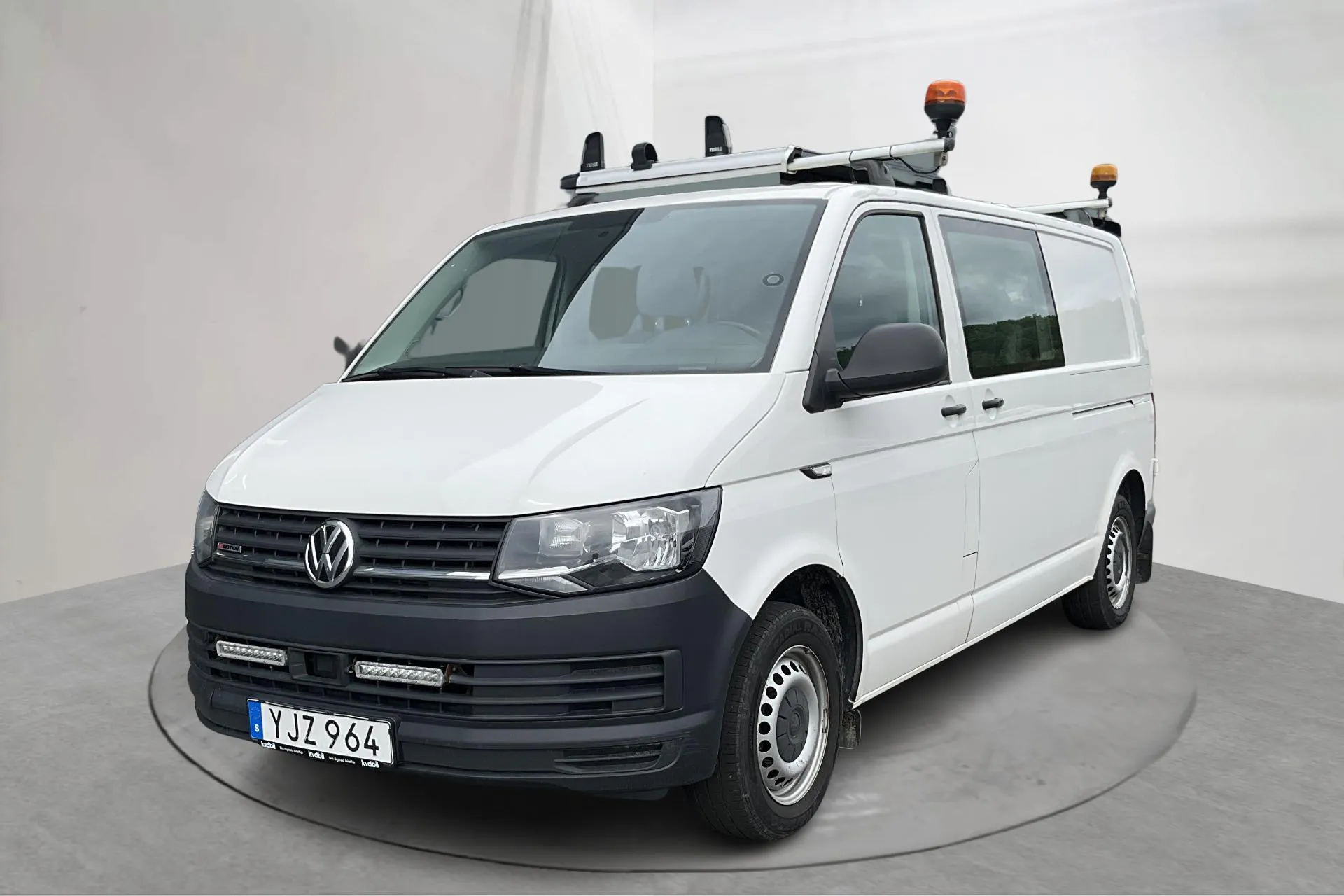 Presentationsfoto 1 av 17: VW Transporter T6 2.0 TDI BMT Skåp 4MOTION (150hk) - 23 142 mil - Manuell - vit - 2017