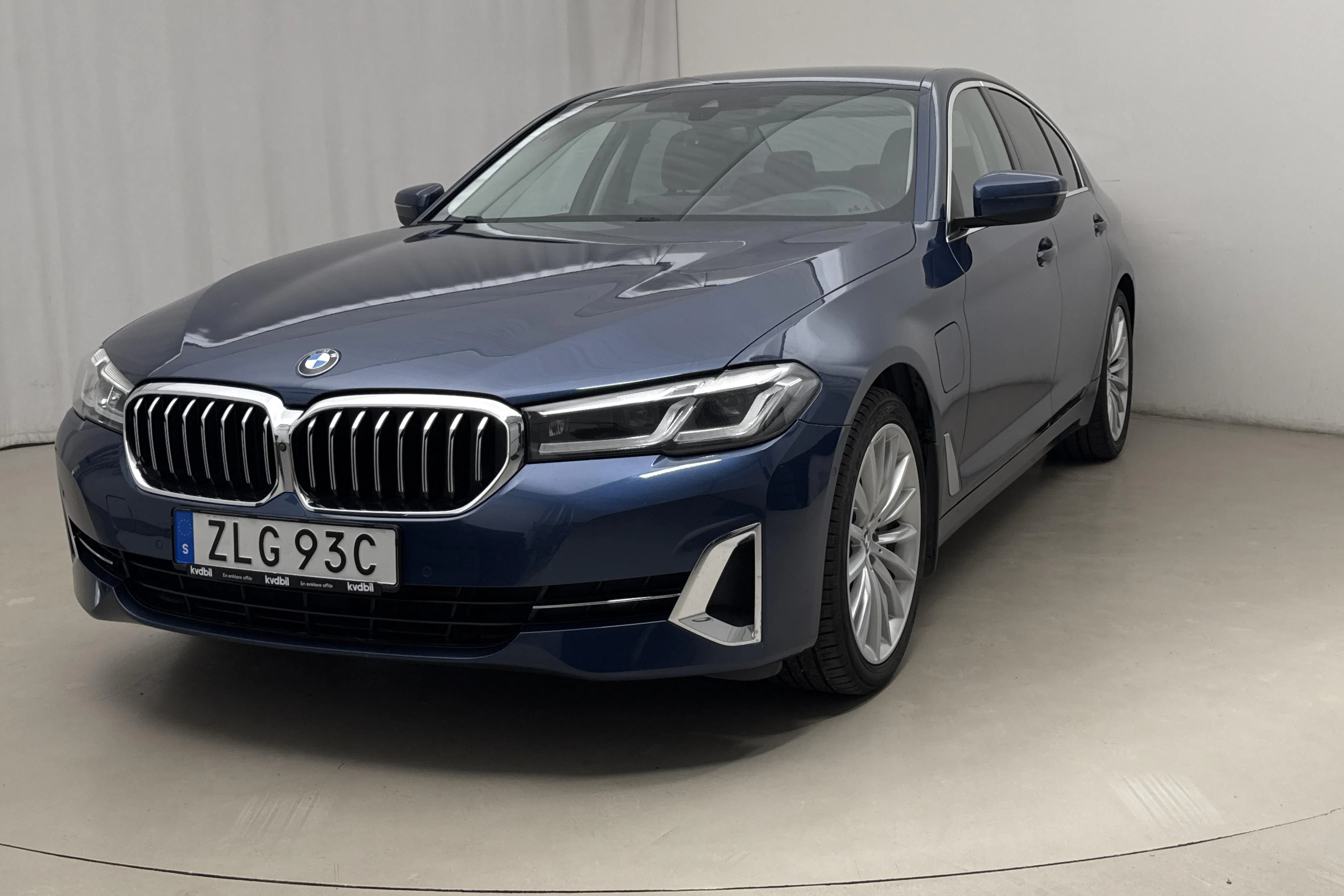 Esittelykuva 1 osoitteesta 20: BMW 530e Sedan, G30 12kWh LCI (292hk) - 127 040 km - Automaattinen - sininen - 2021