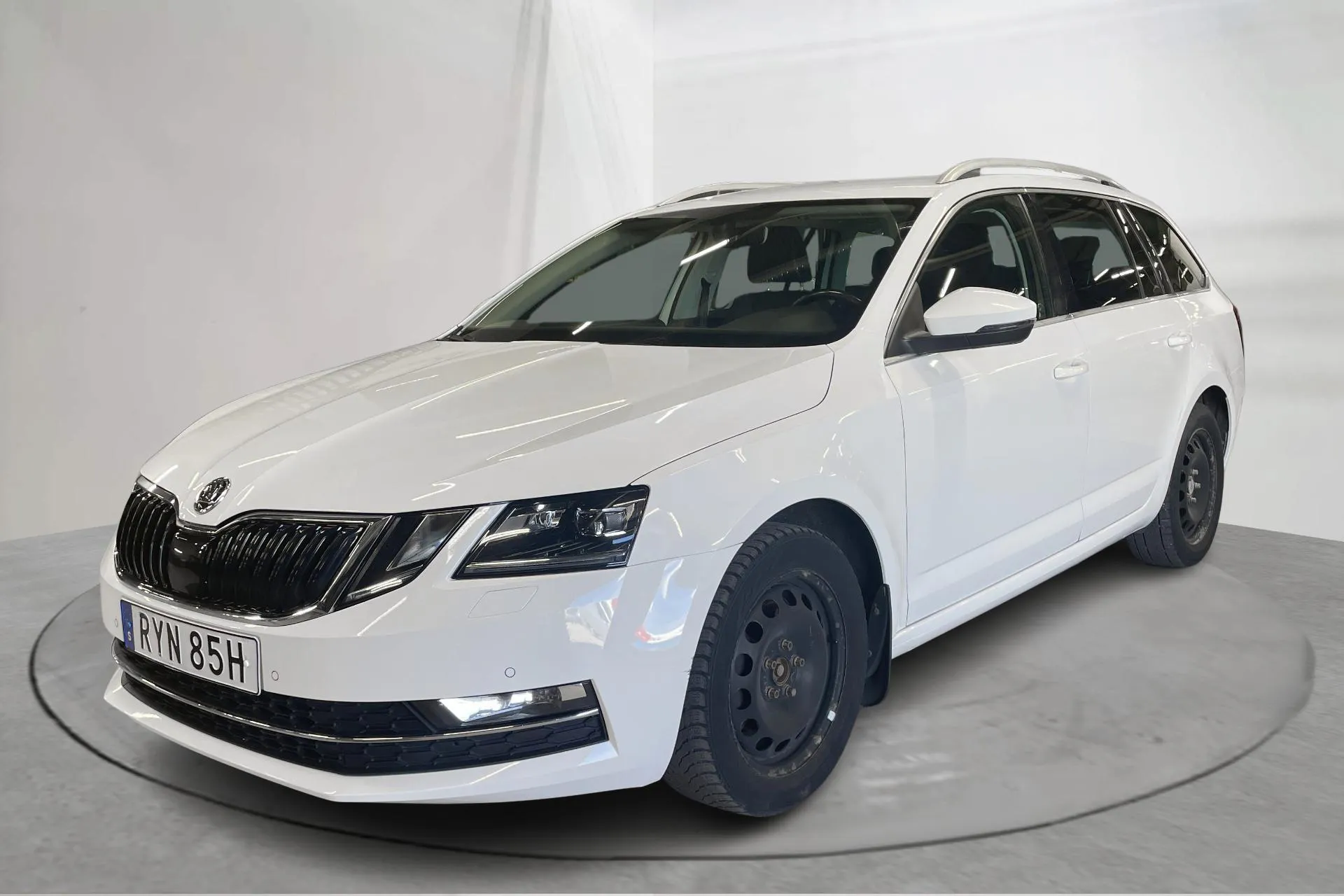 Presentationsfoto 1 av 18: Skoda Octavia III 1.5 TSI G-TEC Combi (130hk) - 12 001 mil - Automat - vit - 2020