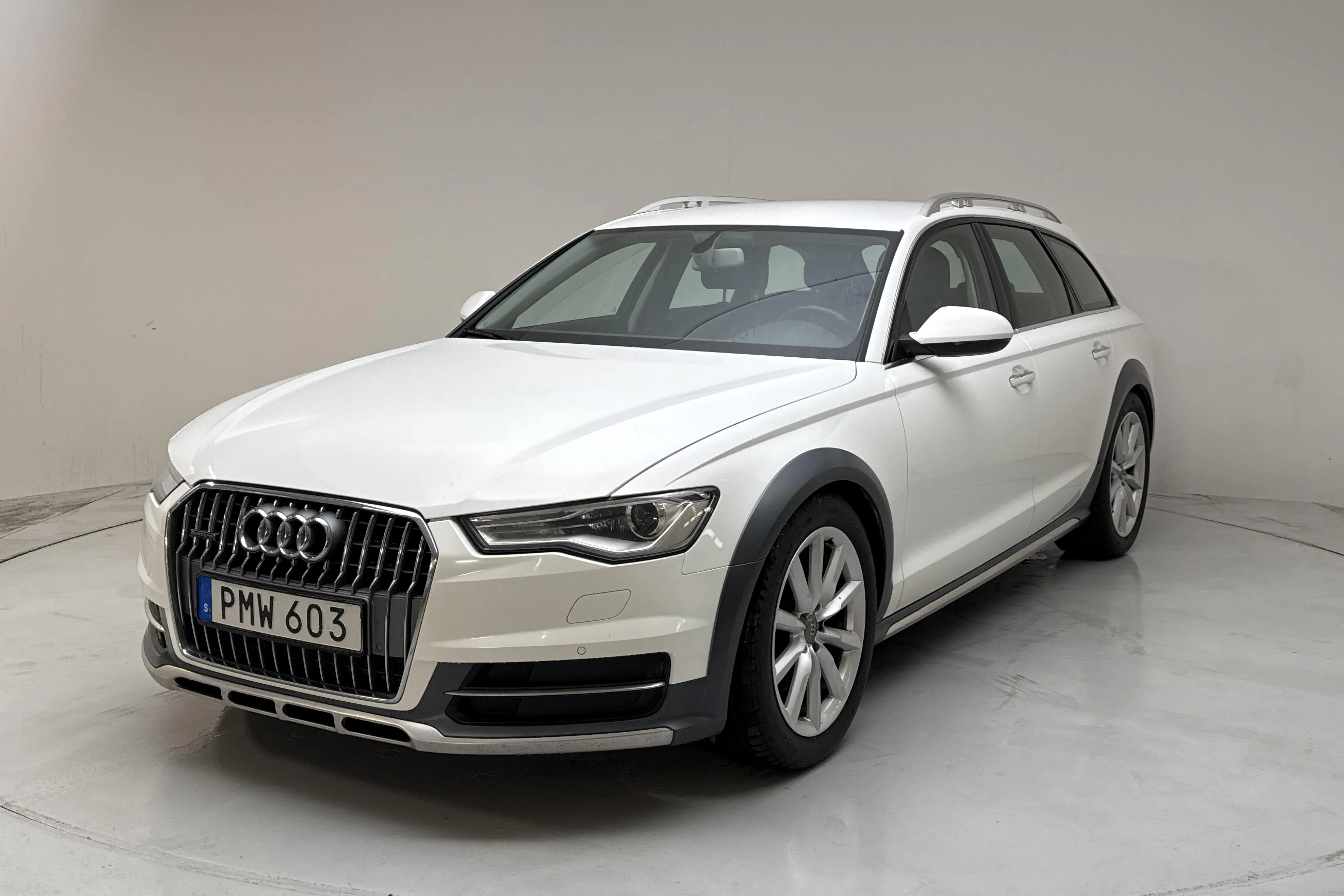 Presentationsfoto 1 av 13: Audi A6 Allroad 3.0 TDI quattro (218hk) - 23 828 mil - Automat - vit - 2017