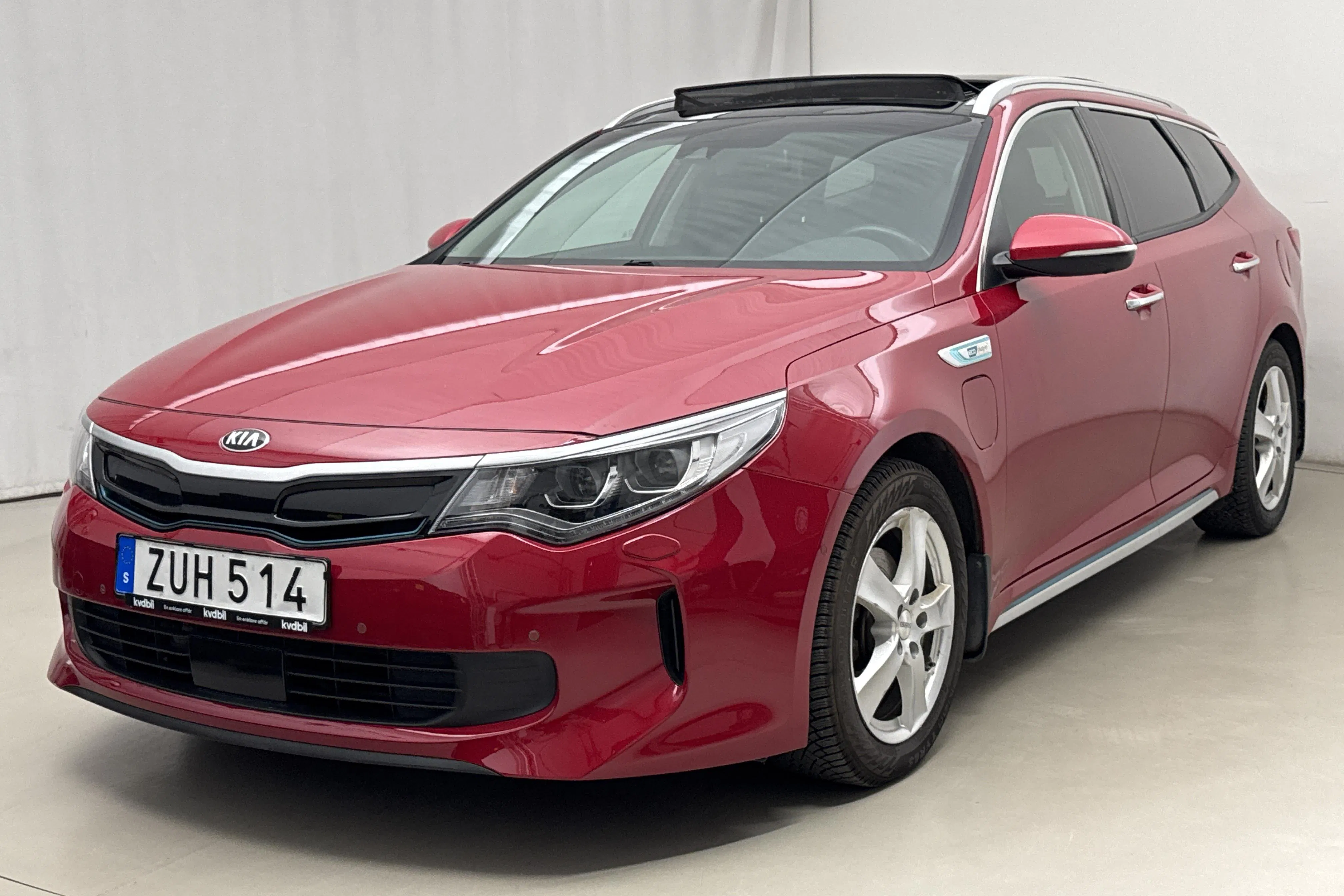 Presentationsfoto 1 av 25: KIA Optima 2.0 GDi Plug-in Hybrid SW (205hk) - 16 816 mil - Automat - röd - 2018