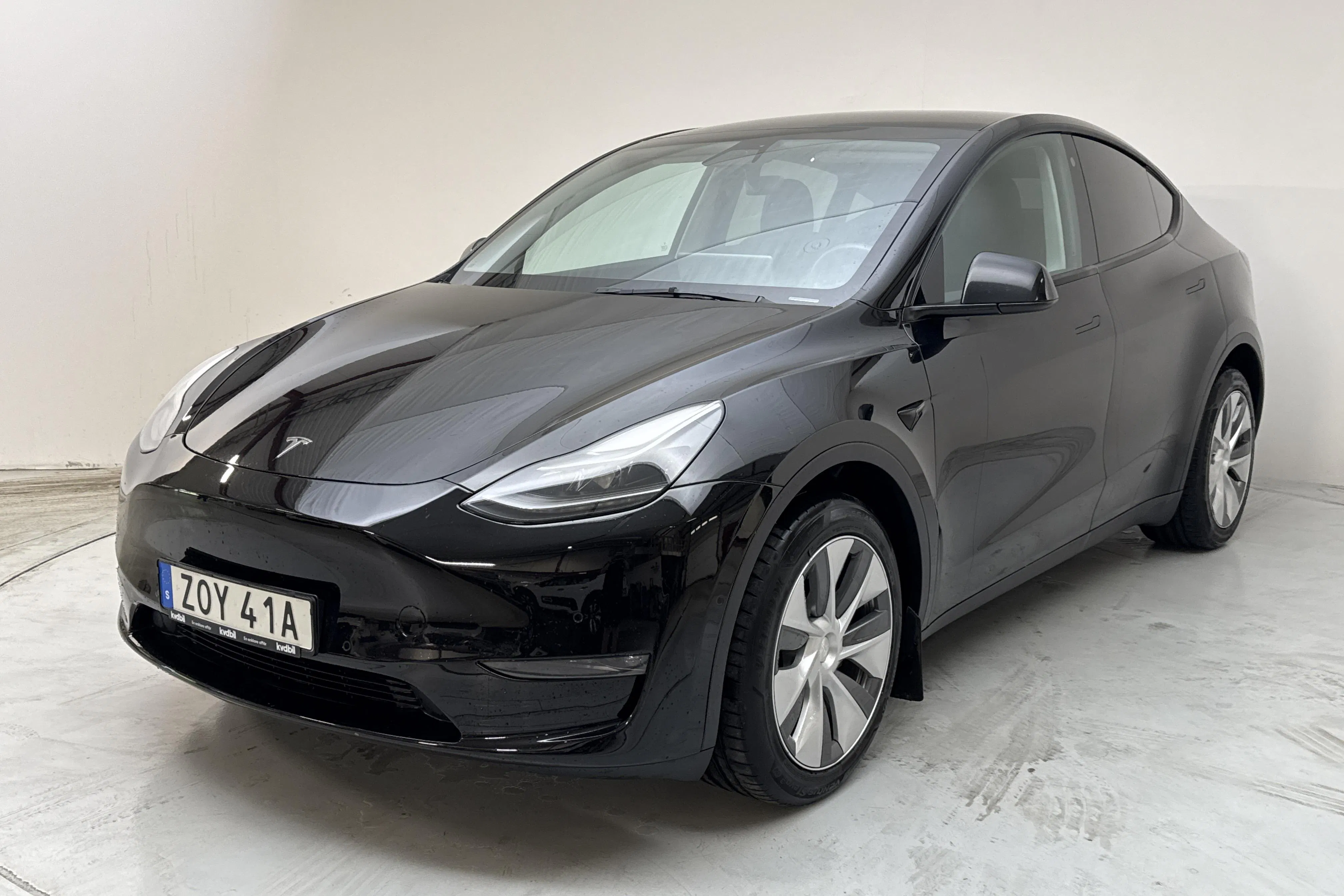 Presentationsfoto 1 av 19: Tesla Model Y Long Range Dual Motor AWD - 10 369 mil - Automat - svart - 2022