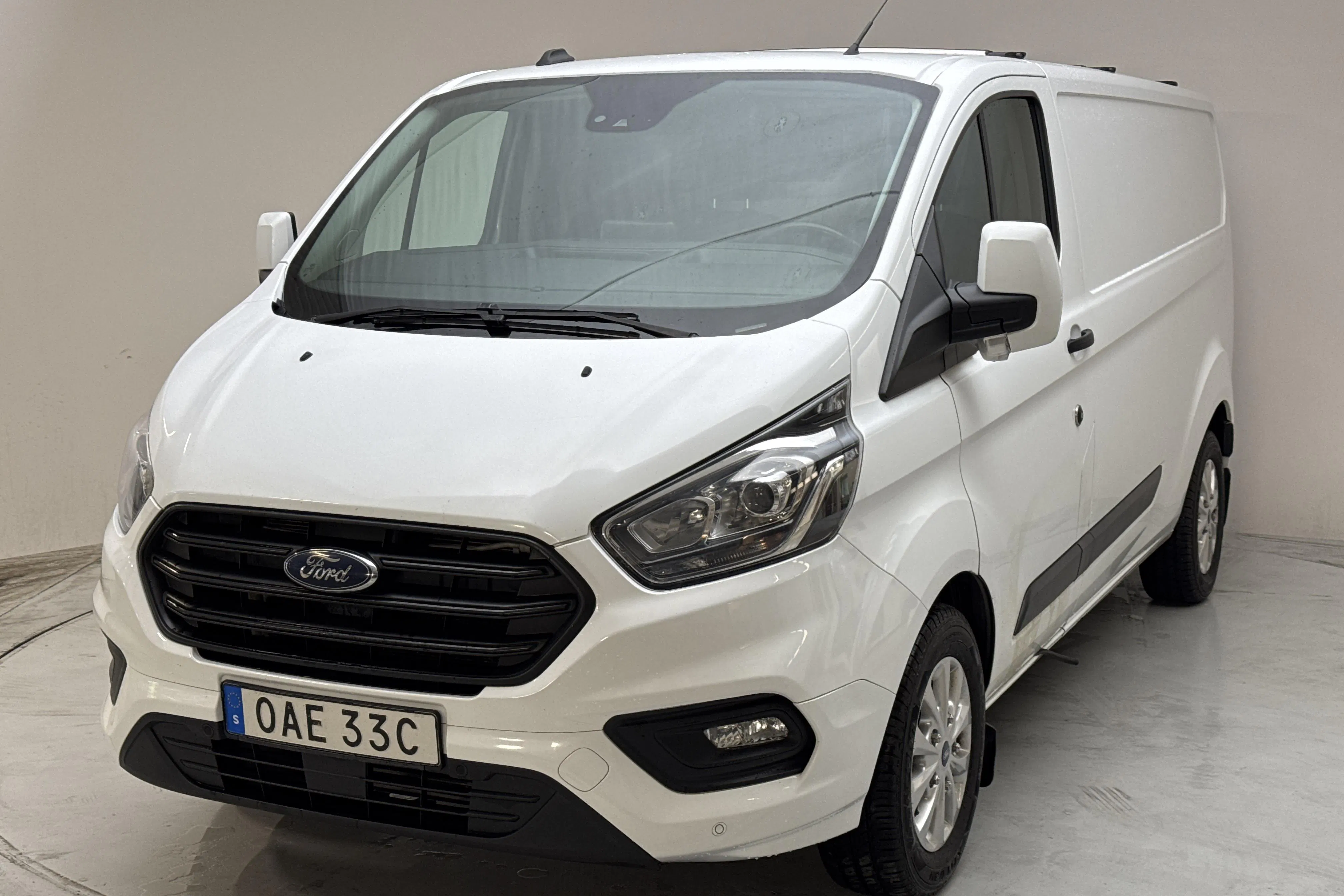 Presentation photo 1 of 12: Ford Transit Custom 300 (130hk) - 175 640 km - Automatic - white - 2023