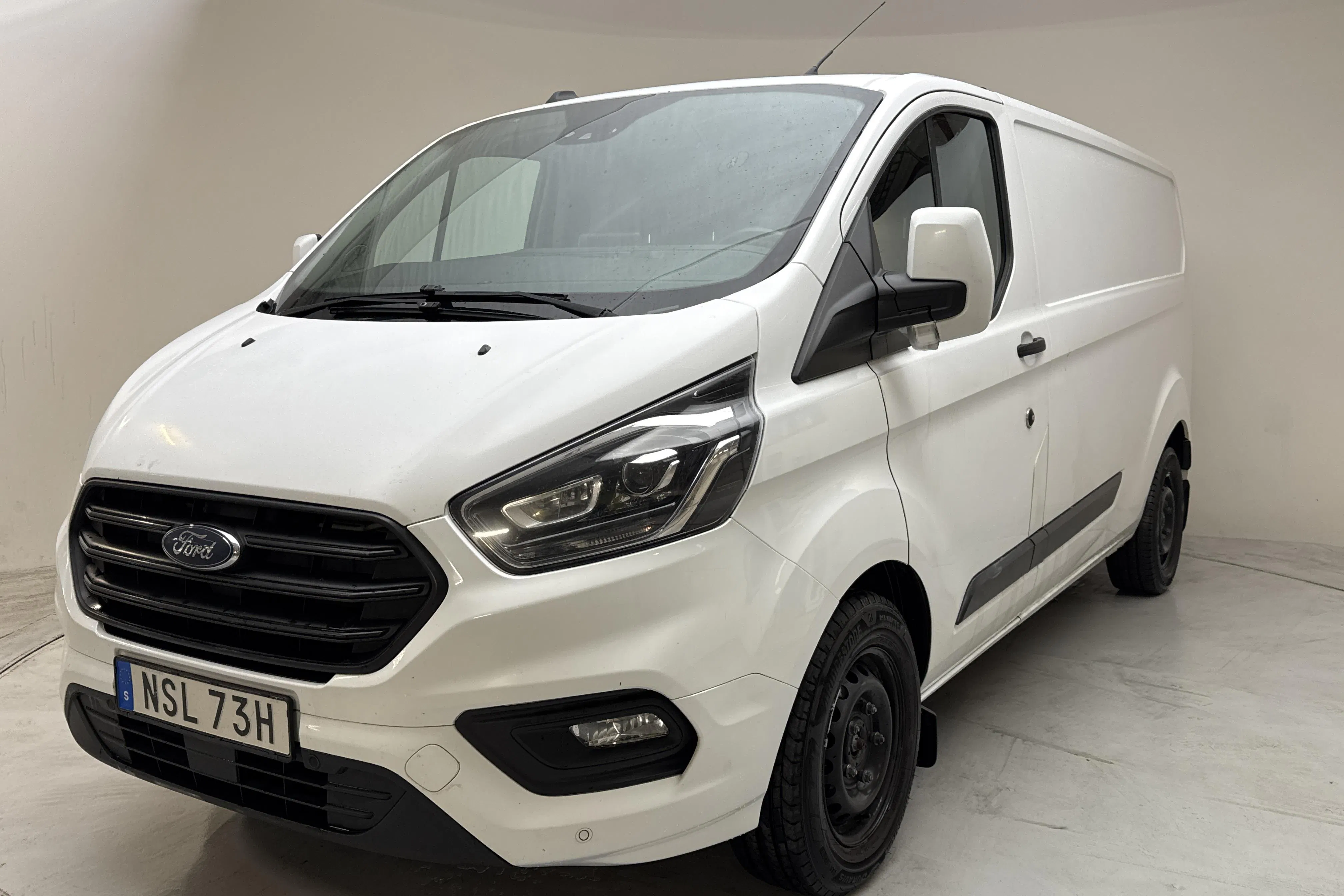 Presentationsfoto 1 av 11: Ford Transit Custom 300 (130hk) - 22 299 mil - Automat - vit - 2021