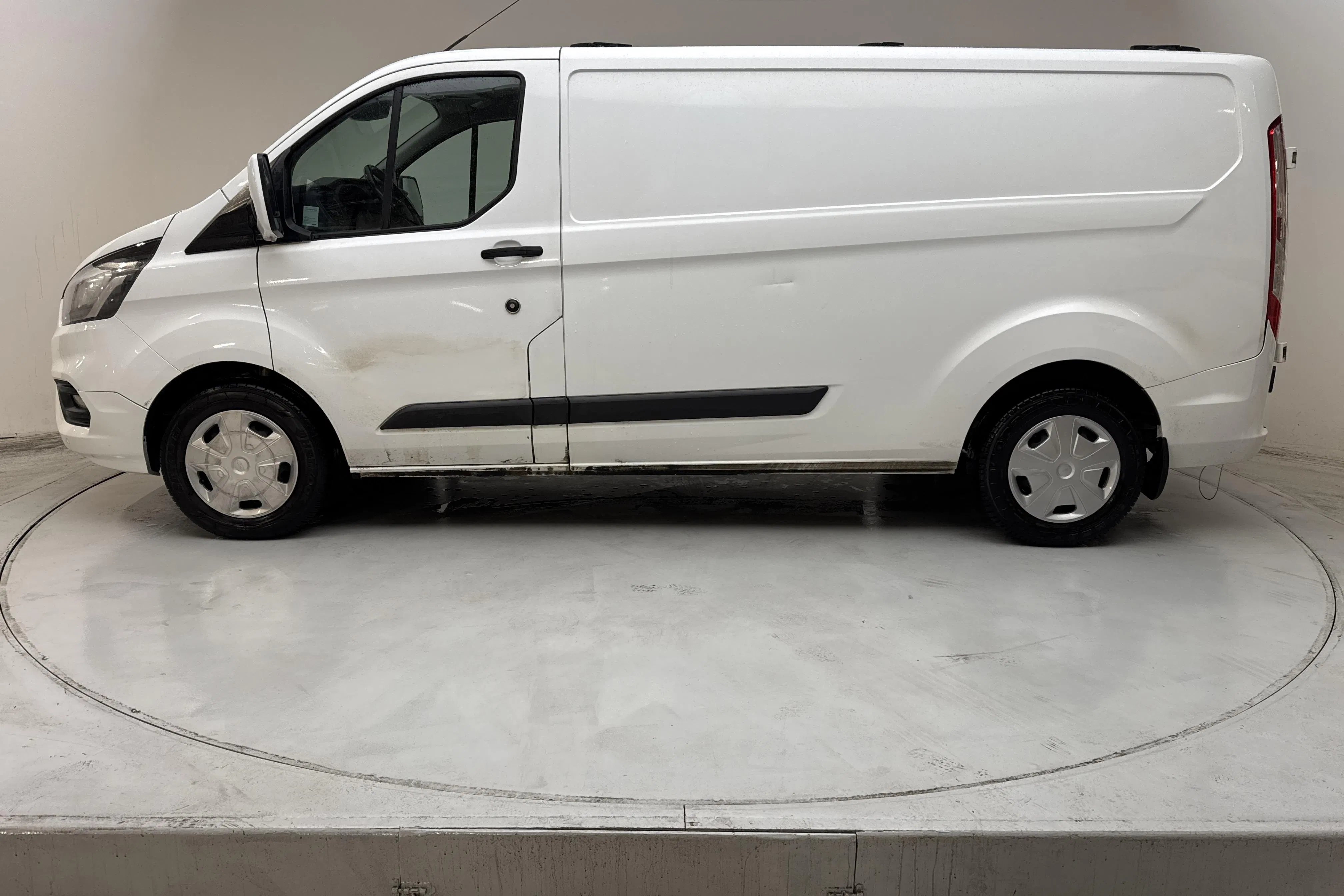 Presentationsfoto 2 av 13: Ford Transit Custom 300 (130hk) - 20 698 mil - Automat - vit - 2023