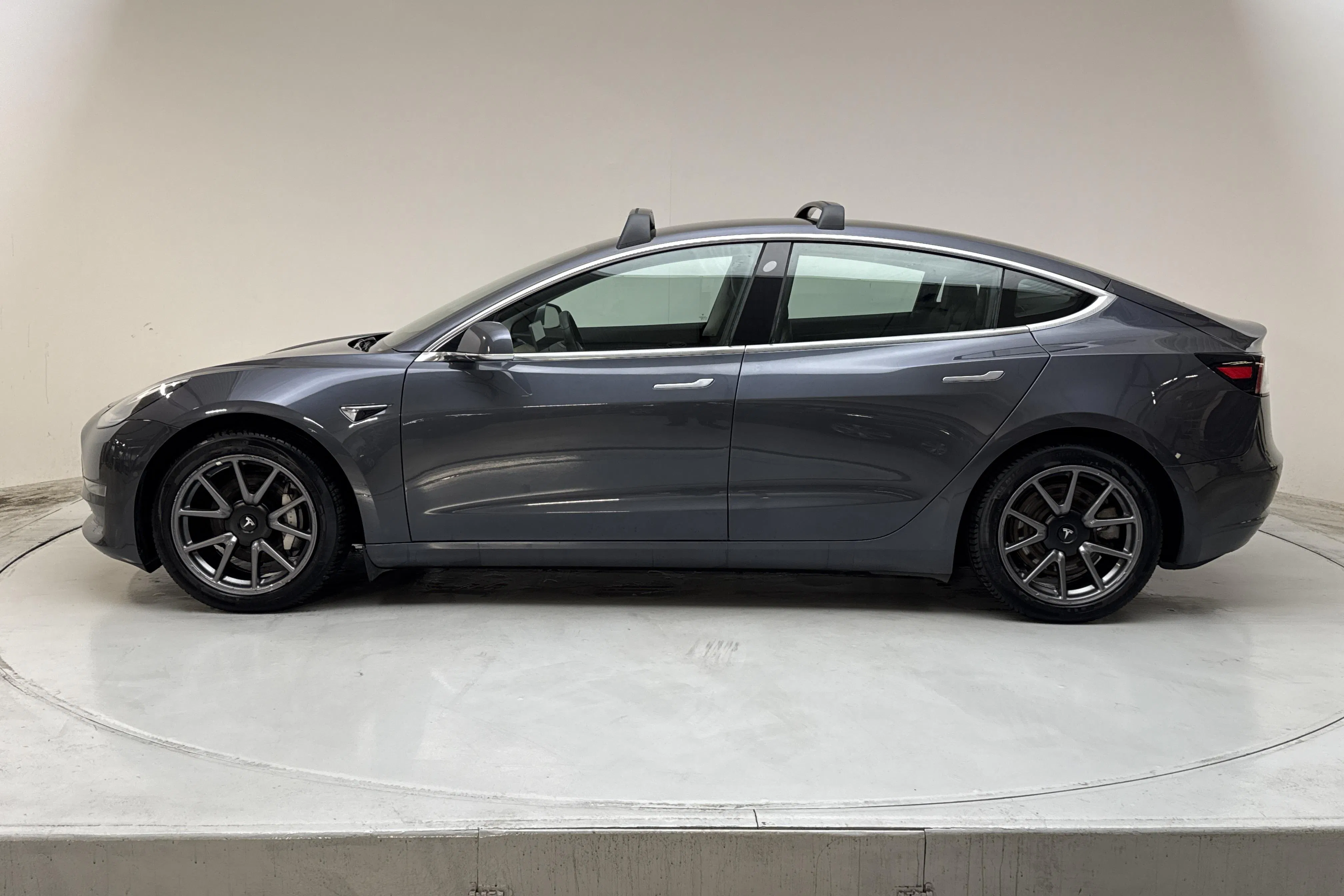 Presentationsfoto 2 av 19: Tesla Model 3 Long Range Dual Motor AWD - 19 672 mil - Automat - grå - 2020
