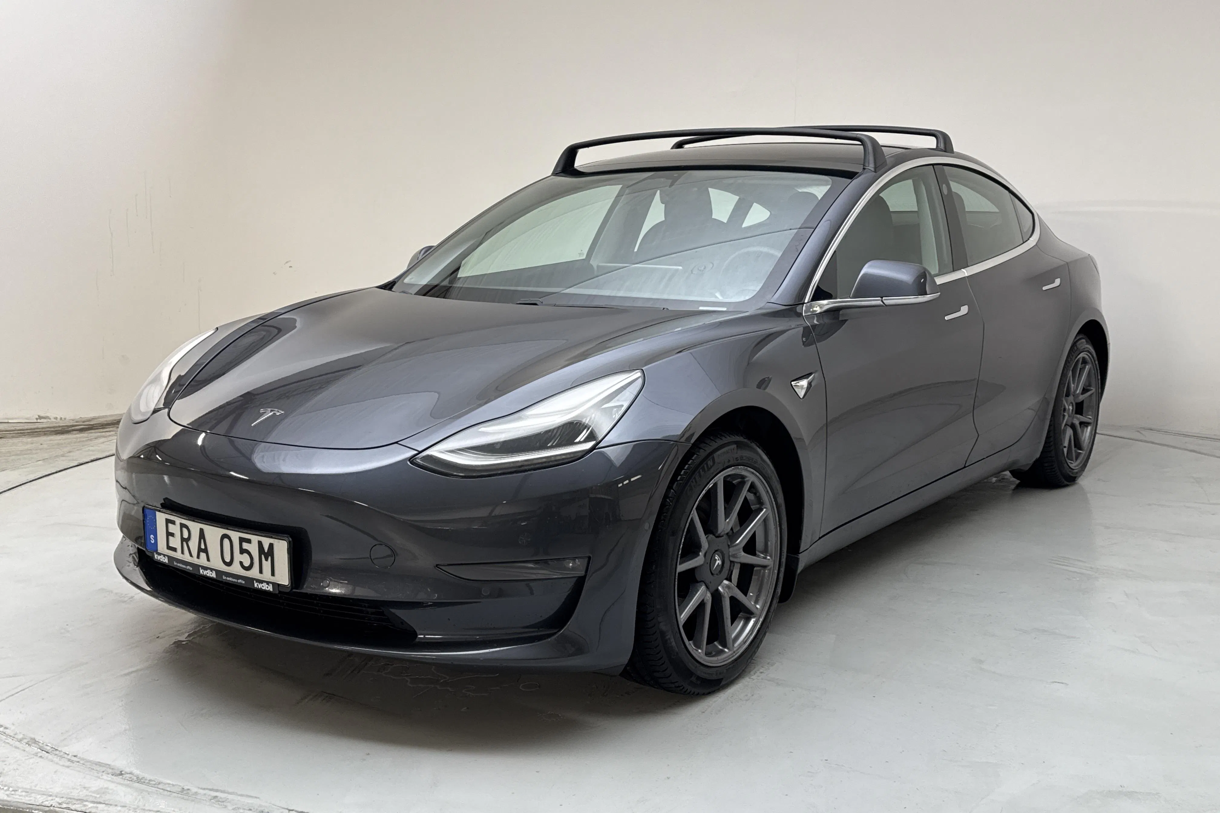 Presentationsfoto 1 av 19: Tesla Model 3 Long Range Dual Motor AWD - 19 672 mil - Automat - grå - 2020