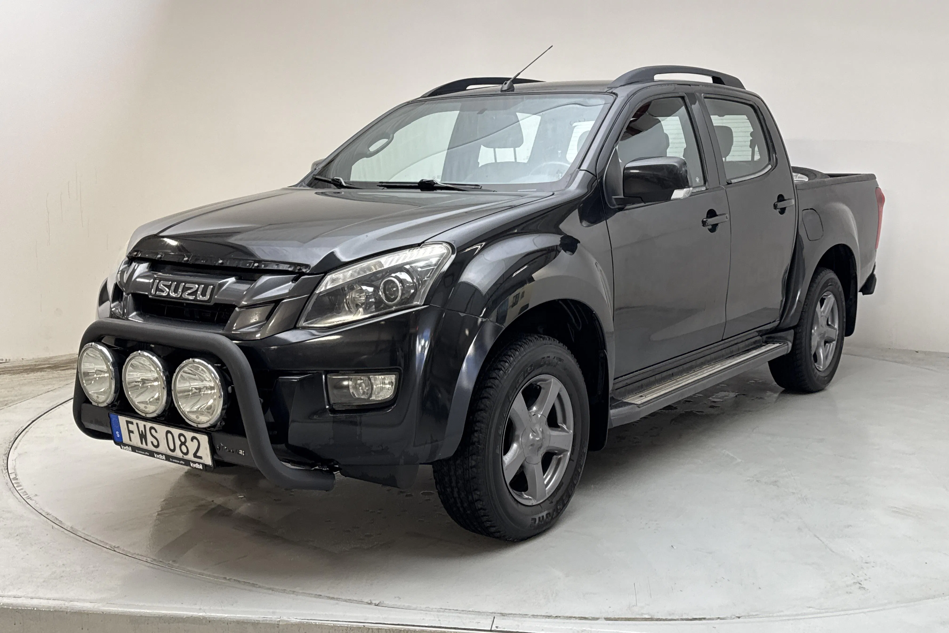 Presentationsfoto 1 av 13: Isuzu D-MAX 2.5 DDI 4WD (163hk) - 13 213 mil - Automat - svart - 2015