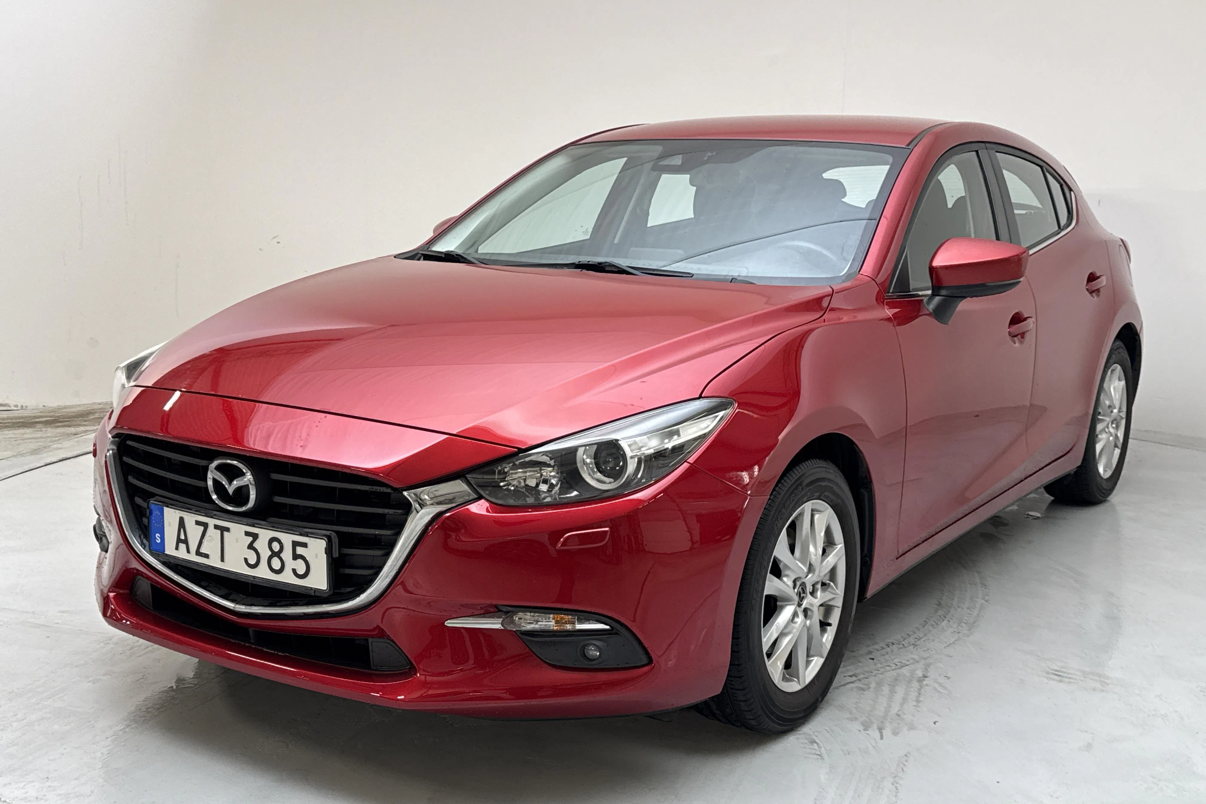Presentationsfoto 1 av 15: Mazda 3 2.0 Sedan (120hk) - 6 811 mil - Automat - röd - 2017