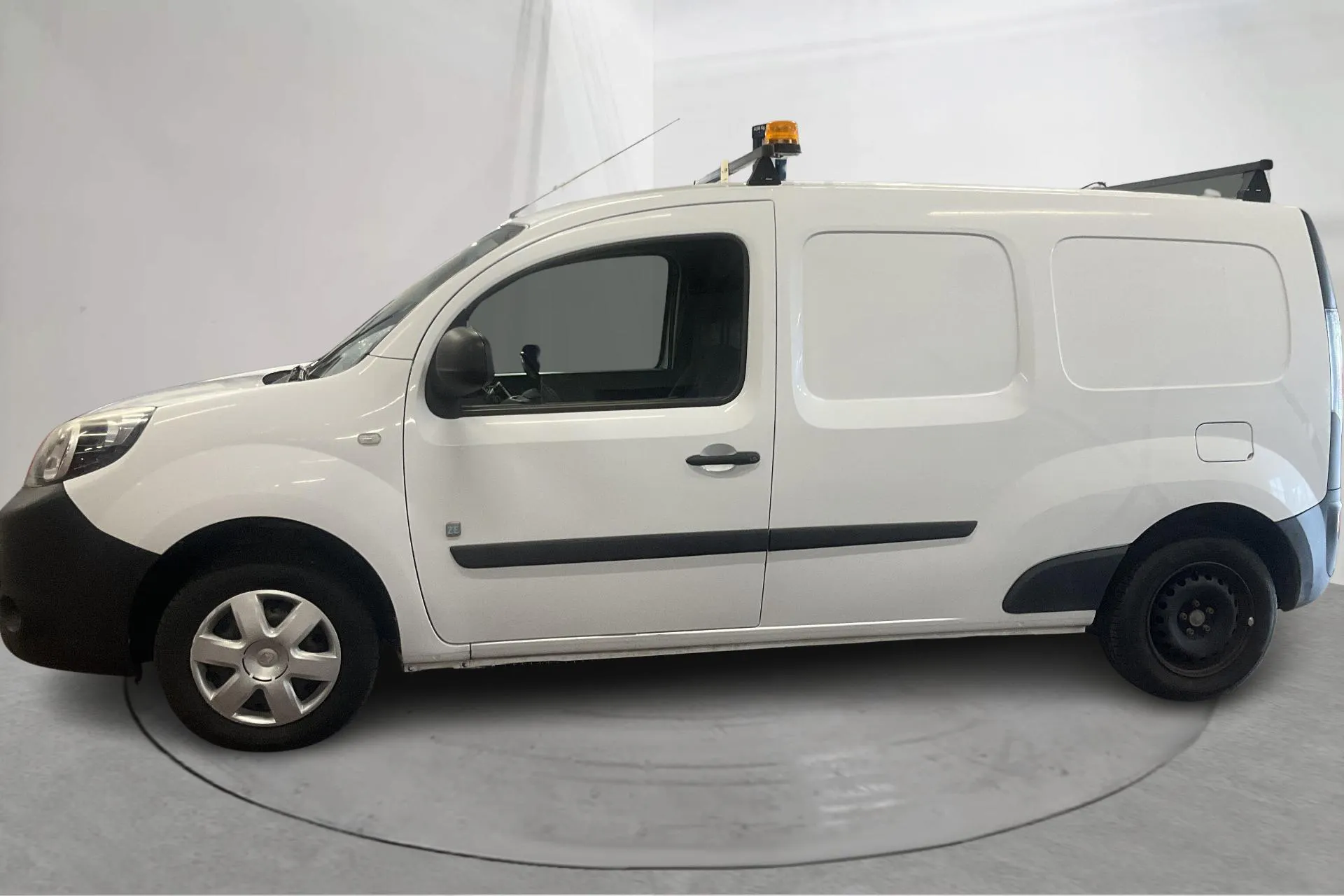 Presentationsfoto 2 av 14: Renault Kangoo II Z.E. 22kWh Maxi Skåp (60hk) - 3 625 mil - Automat - vit - 2015
