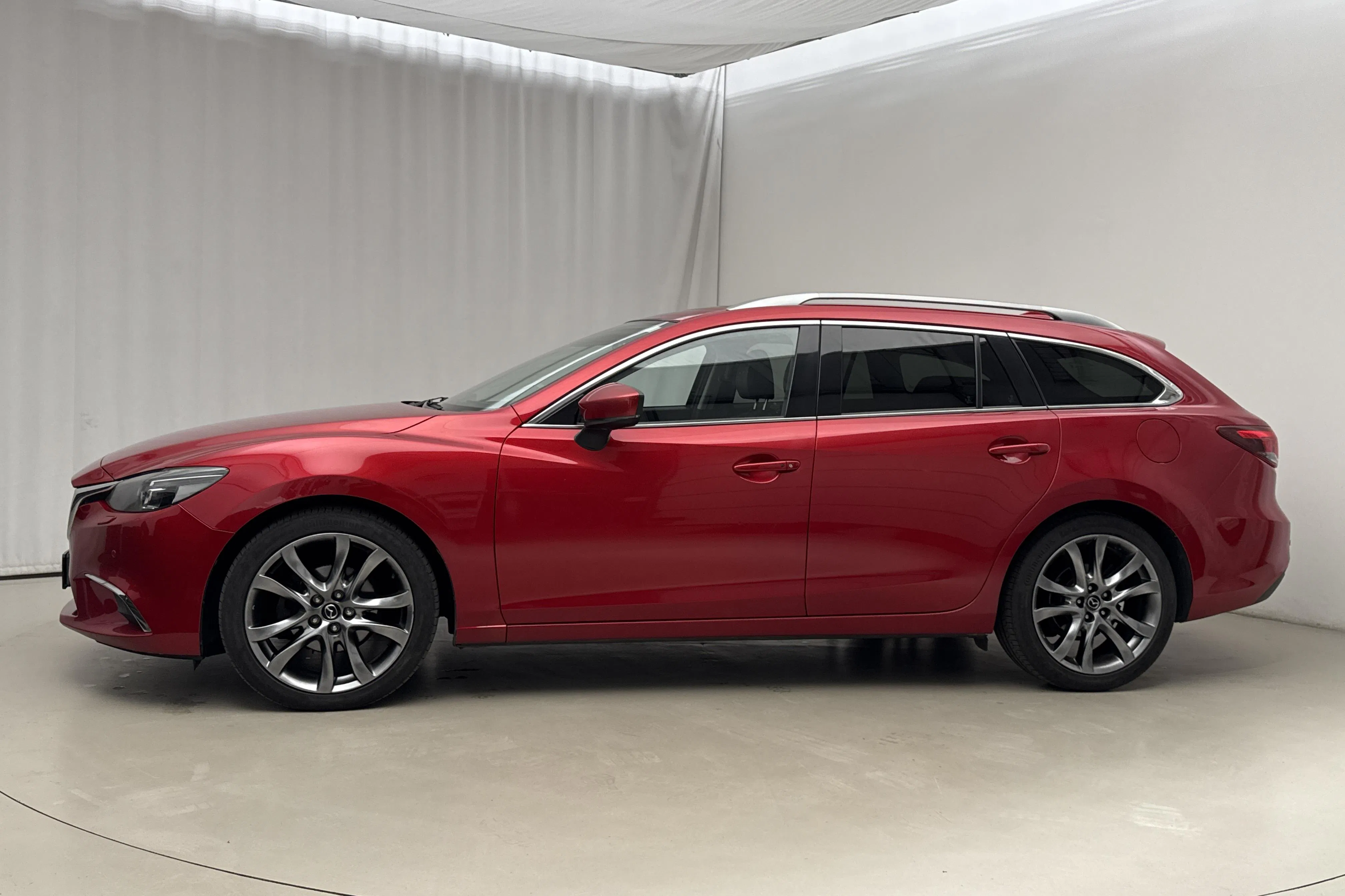 Esitlusfoto 2 aadressil 19: Mazda 6 2.2 DE Kombi AWD (175hk) - 167 100 km - Automaatne - punane - 2017