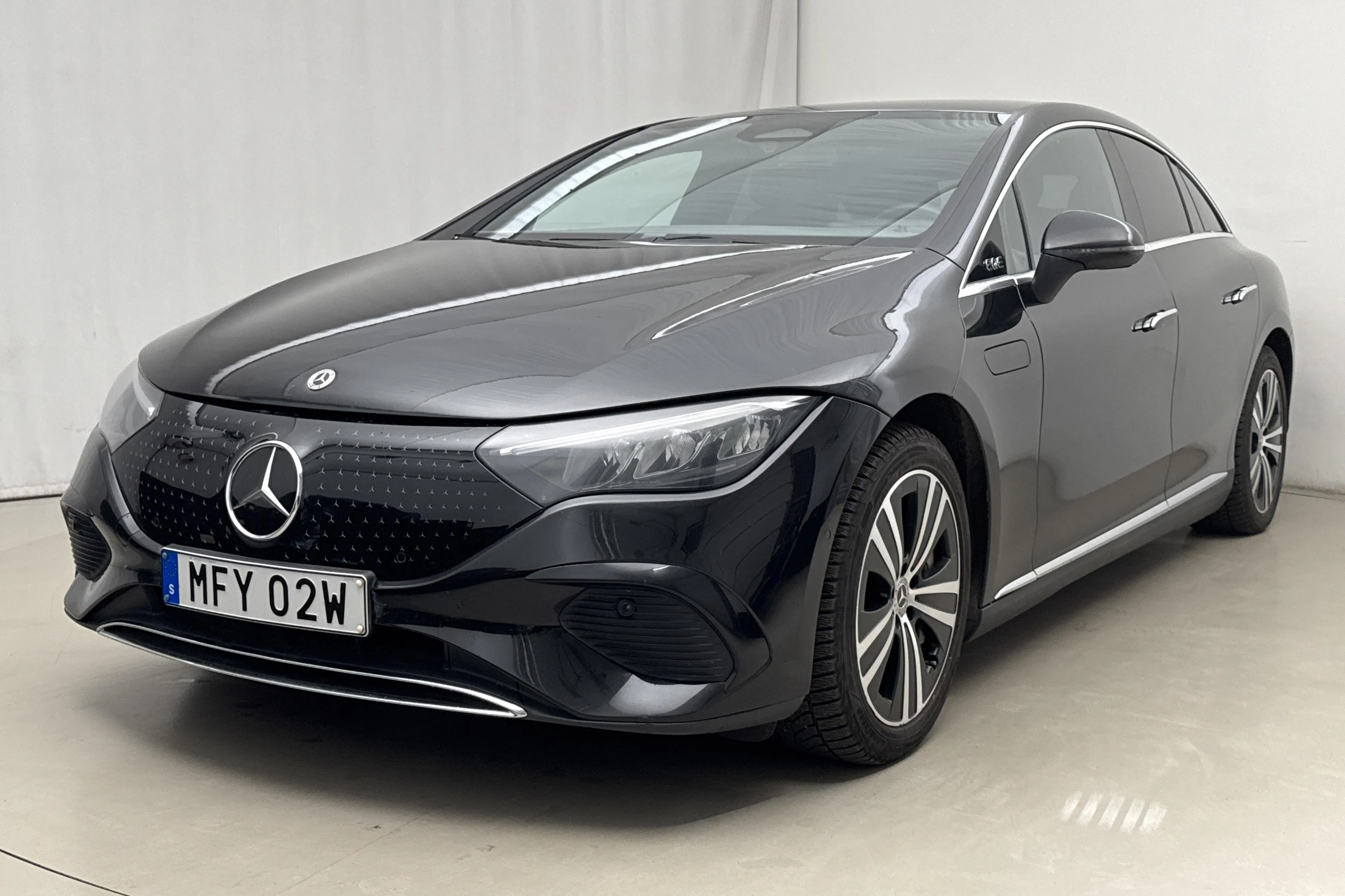 Presentation photo 1 of 20: Mercedes EQE 350+ V295 (292hk) - 260 420 km - Automatic - black - 2022
