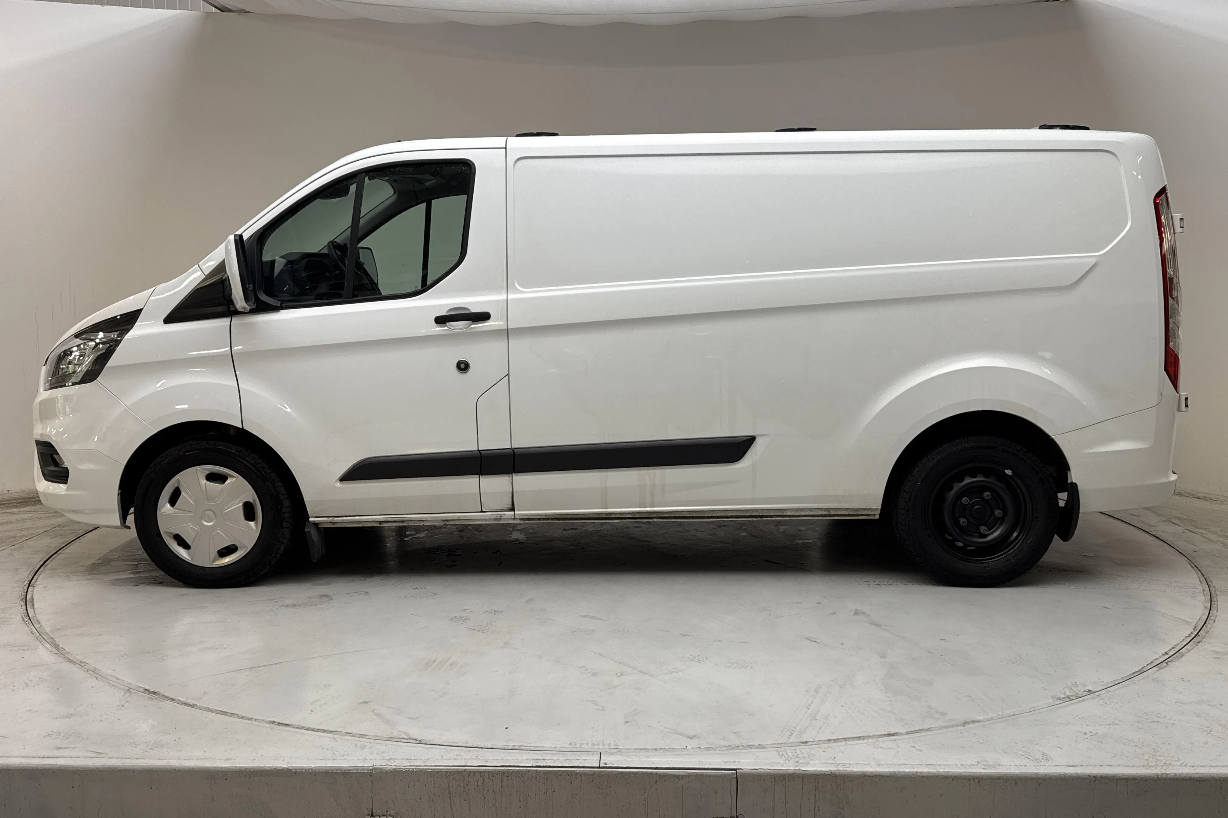 Presentation photo 2 of 11: Ford Transit Custom 300 (130hk) - 171 750 km - Automatic - white - 2023