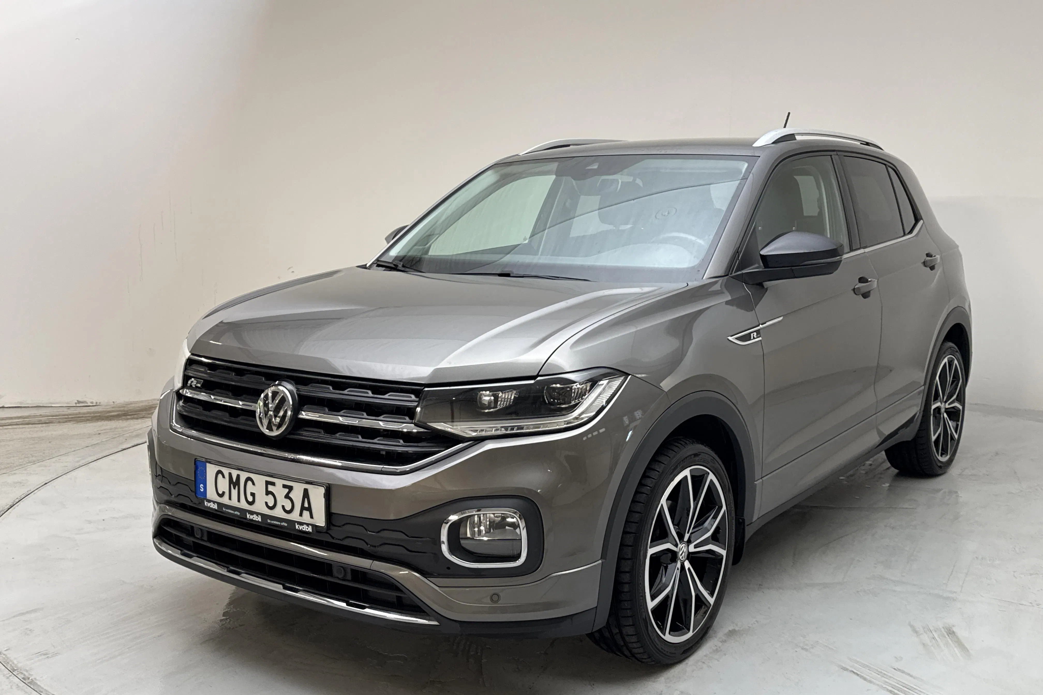 Presentationsfoto 1 av 13: VW T-Cross 1.0 TSI (115hk) - 4 575 mil - Automat - grå - 2020