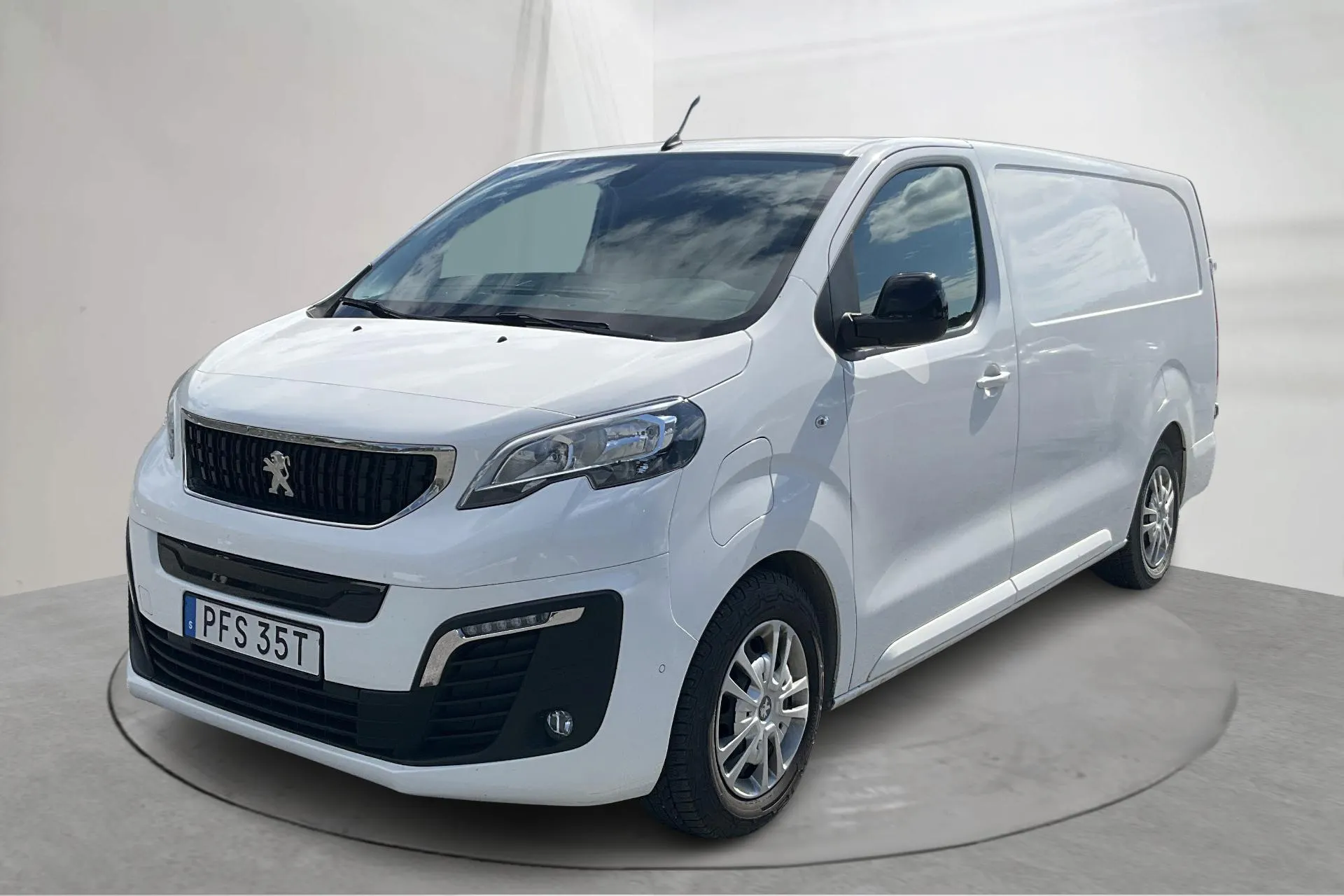 Presentation photo 1 of 20: Peugeot e-Expert Skåp 75kWh (136hk) - 79 660 km - Automatic - white - 2022