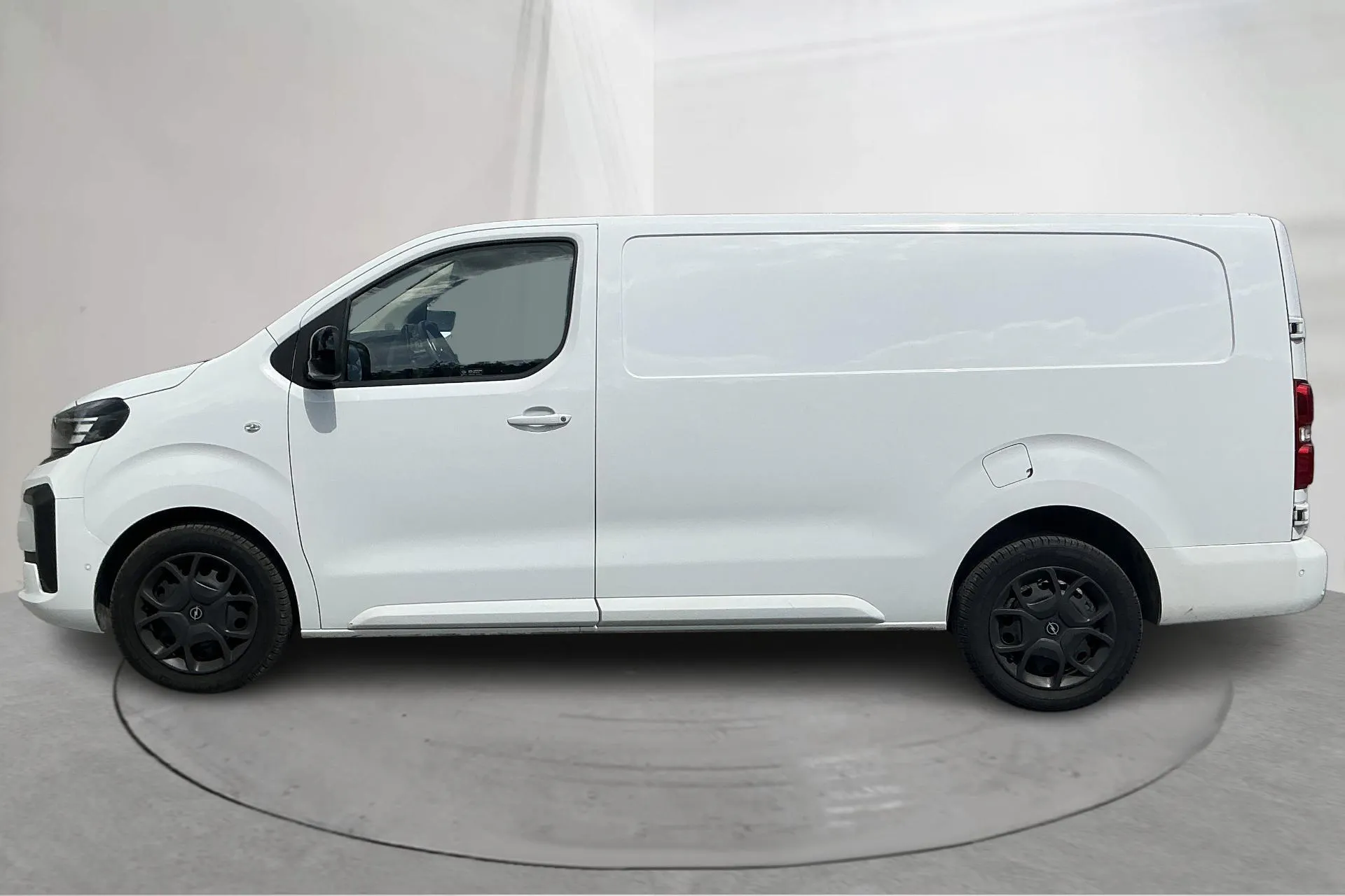 Presentation photo 2 of 13: Opel Vivaro 2.0 D (145hk) - 37 580 km - Manual - white - 2024