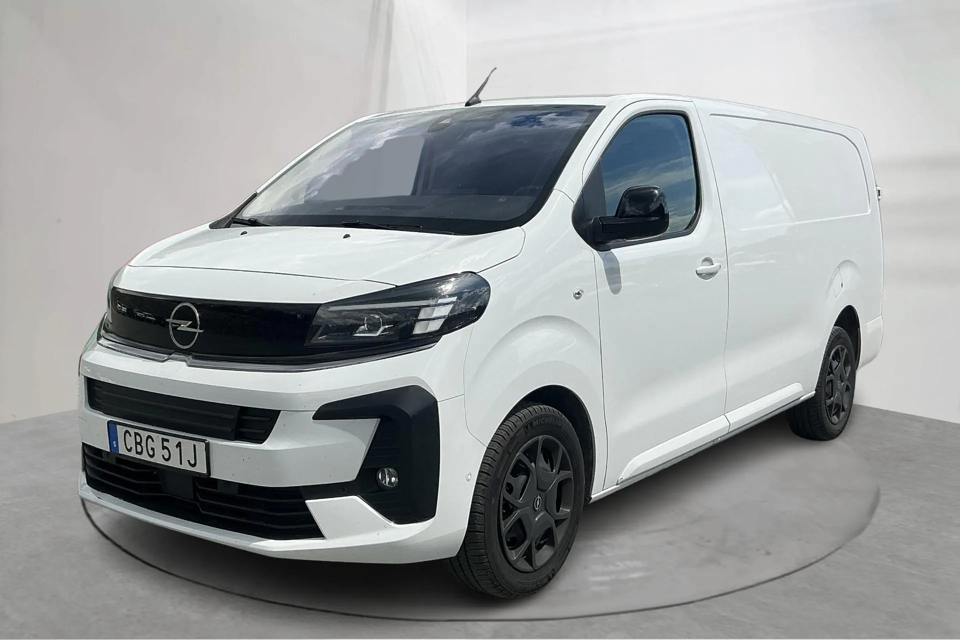 Presentation photo 1 of 13: Opel Vivaro 2.0 D (145hk) - 37 580 km - Manual - white - 2024