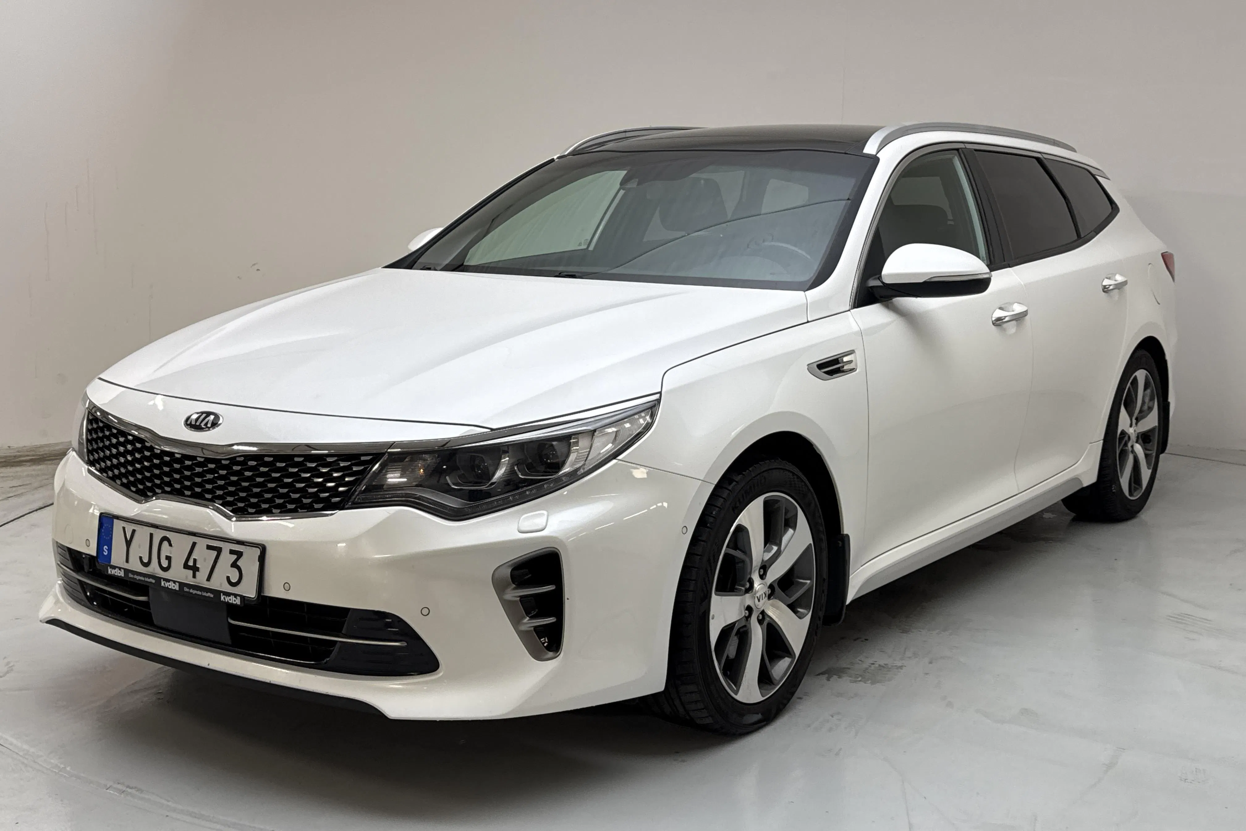 Presentationsfoto 1 av 20: KIA Optima 1.7 CRDi SW (141hk) - 15 745 mil - Automat - vit - 2017
