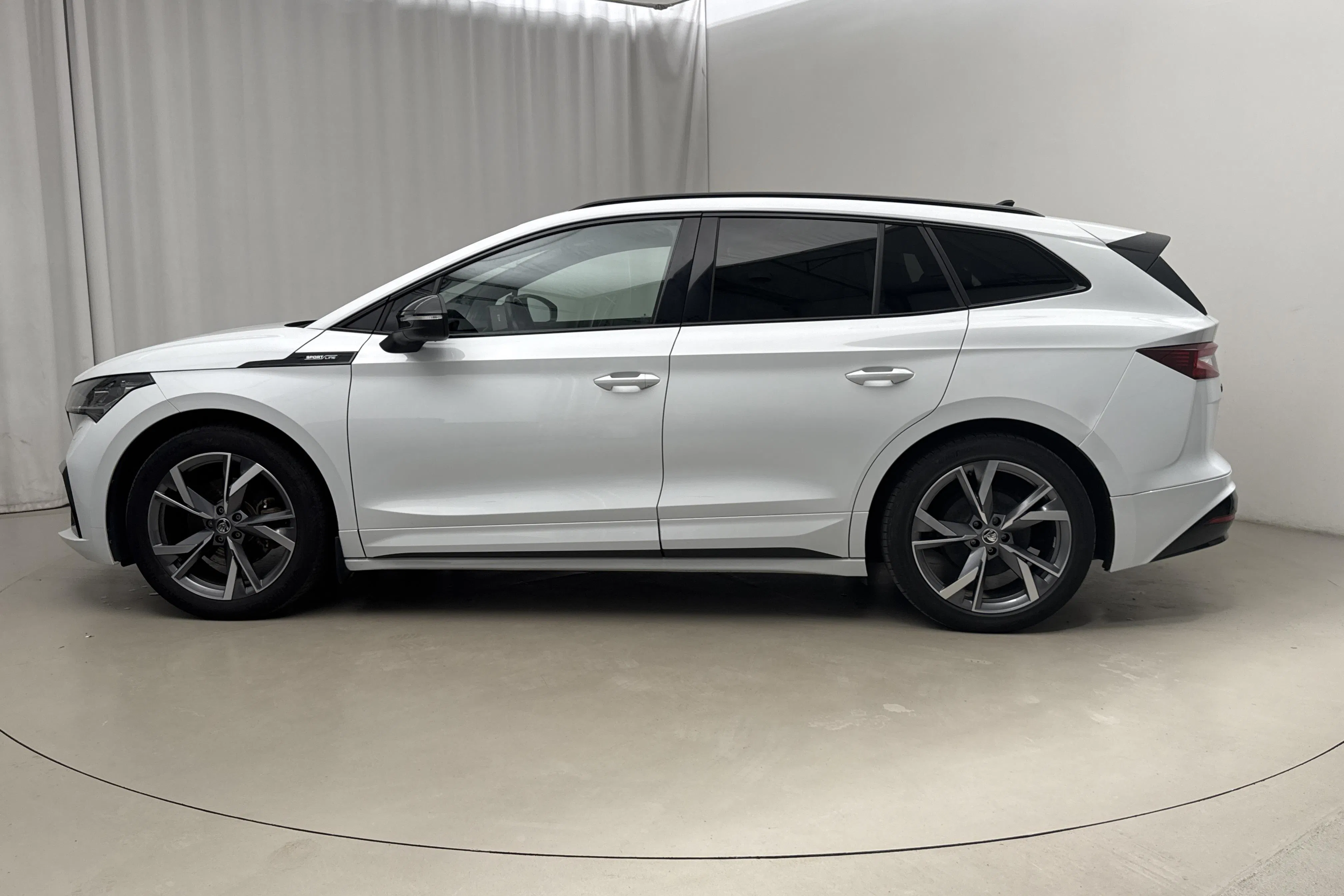 Presentationsfoto 2 av 21: Skoda Enyaq iV 80 (204hk) - 11 789 mil - Automat - vit - 2023